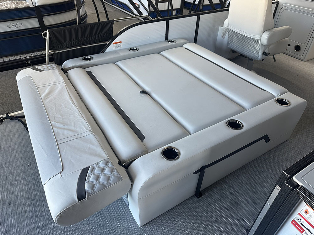 2023 Crest Classic DLX 220 SLSC Easy Cover Equipped