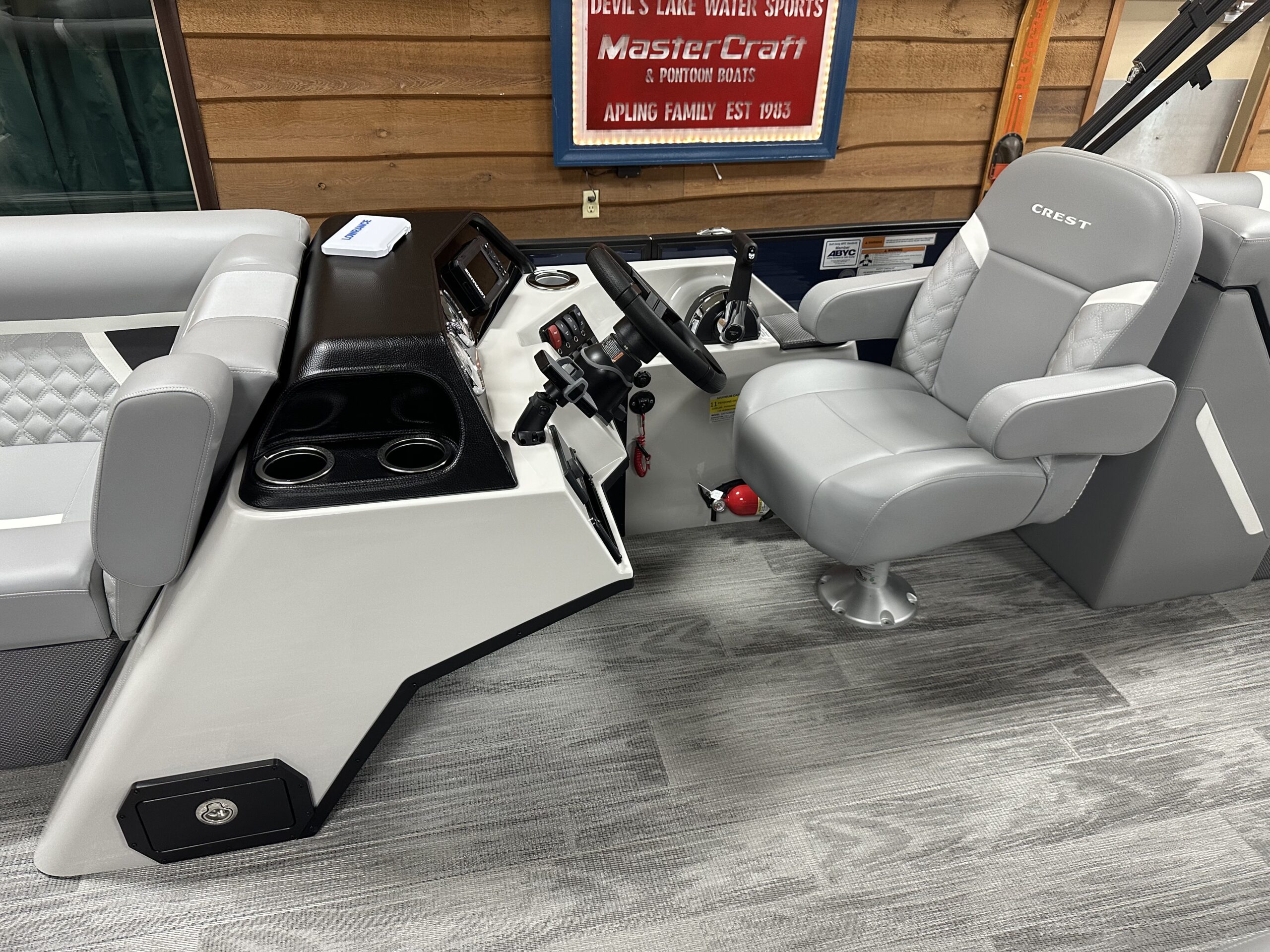 2025 Crest Classic 220 SLC  Mercury 115hp