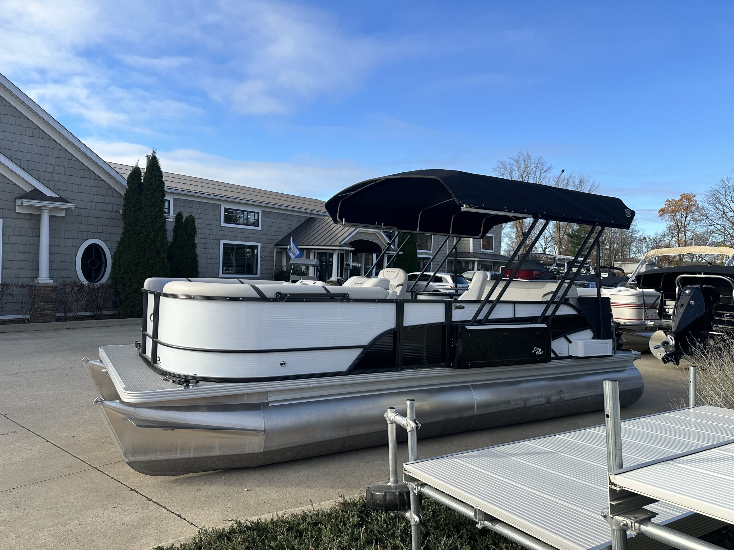 2023 Crest Classic DLX 220 SLSC Easy Cover Equipped  90hp Mercury