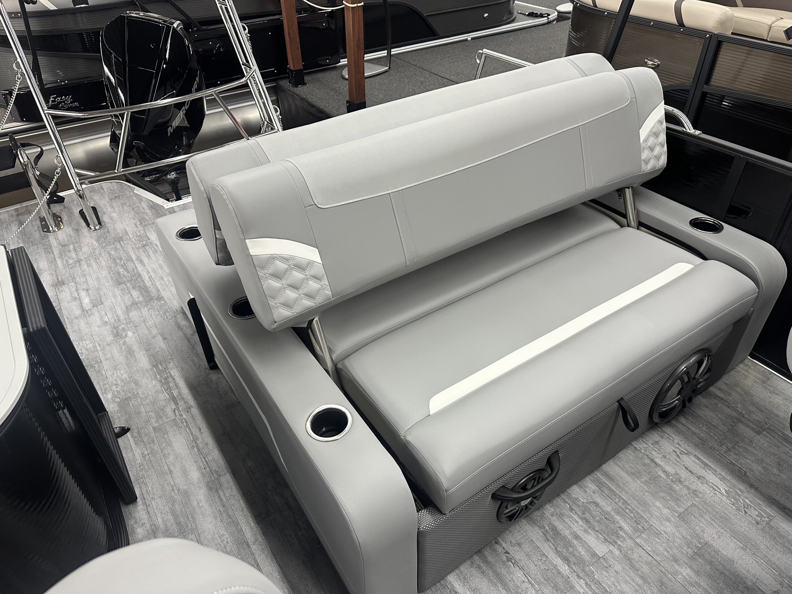 2025 Crest Classis 240 SLSC Tri Toon 250hp Mercury