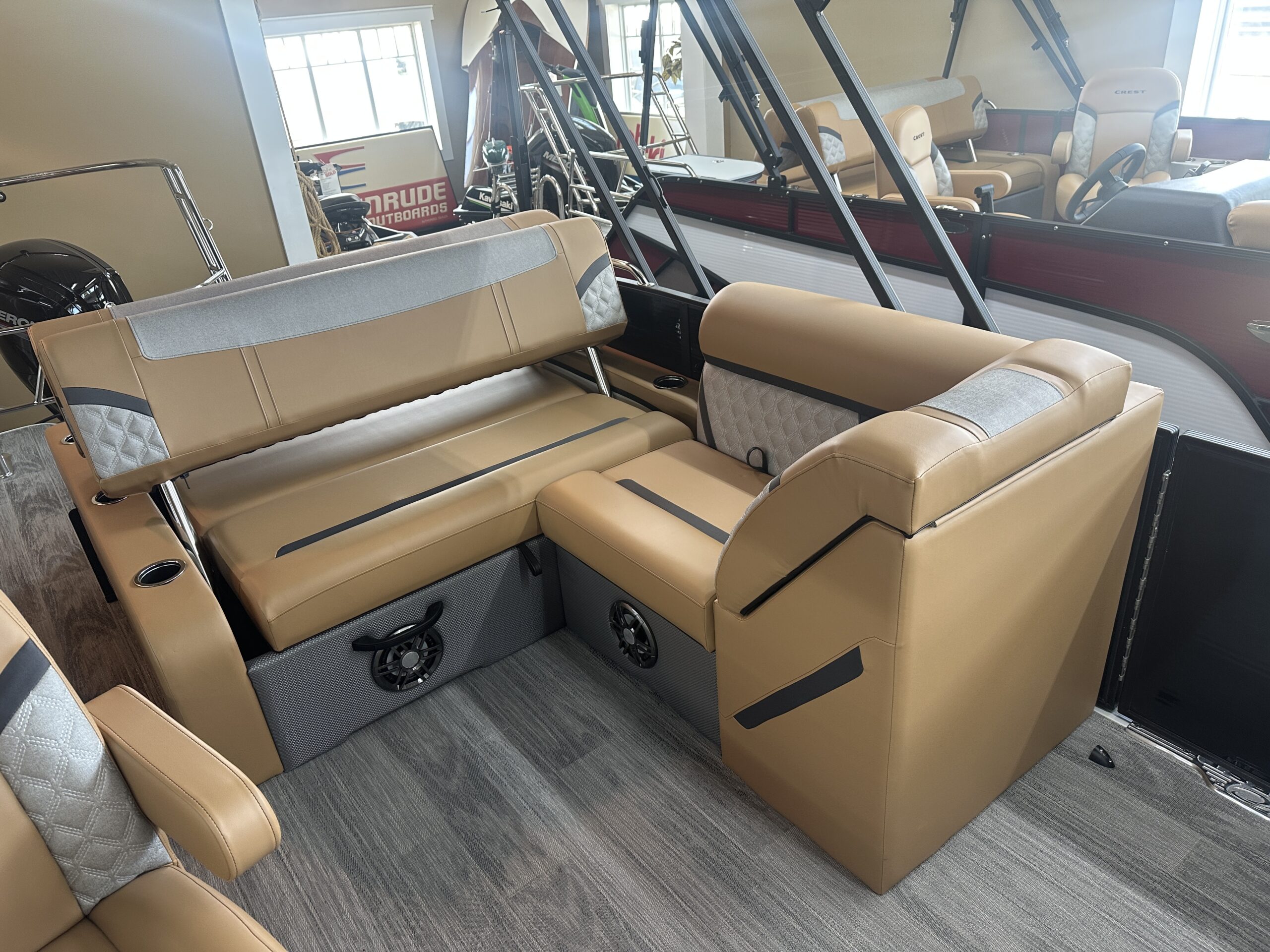 2025 Crest Classic 220 SLS  115hp Mercury Easy Cover