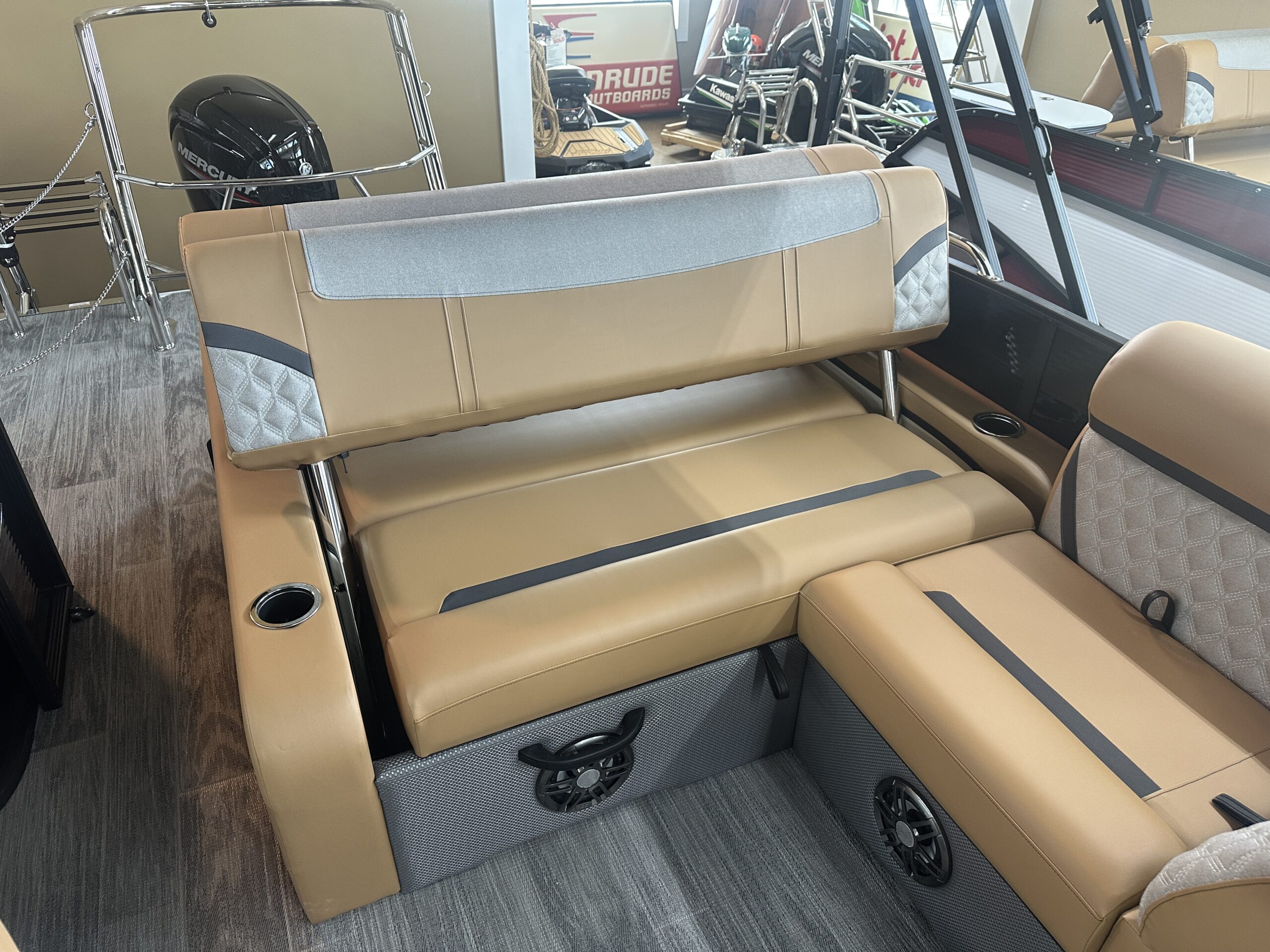 2025 Crest Classic 220 SLS  115hp Mercury Easy Cover