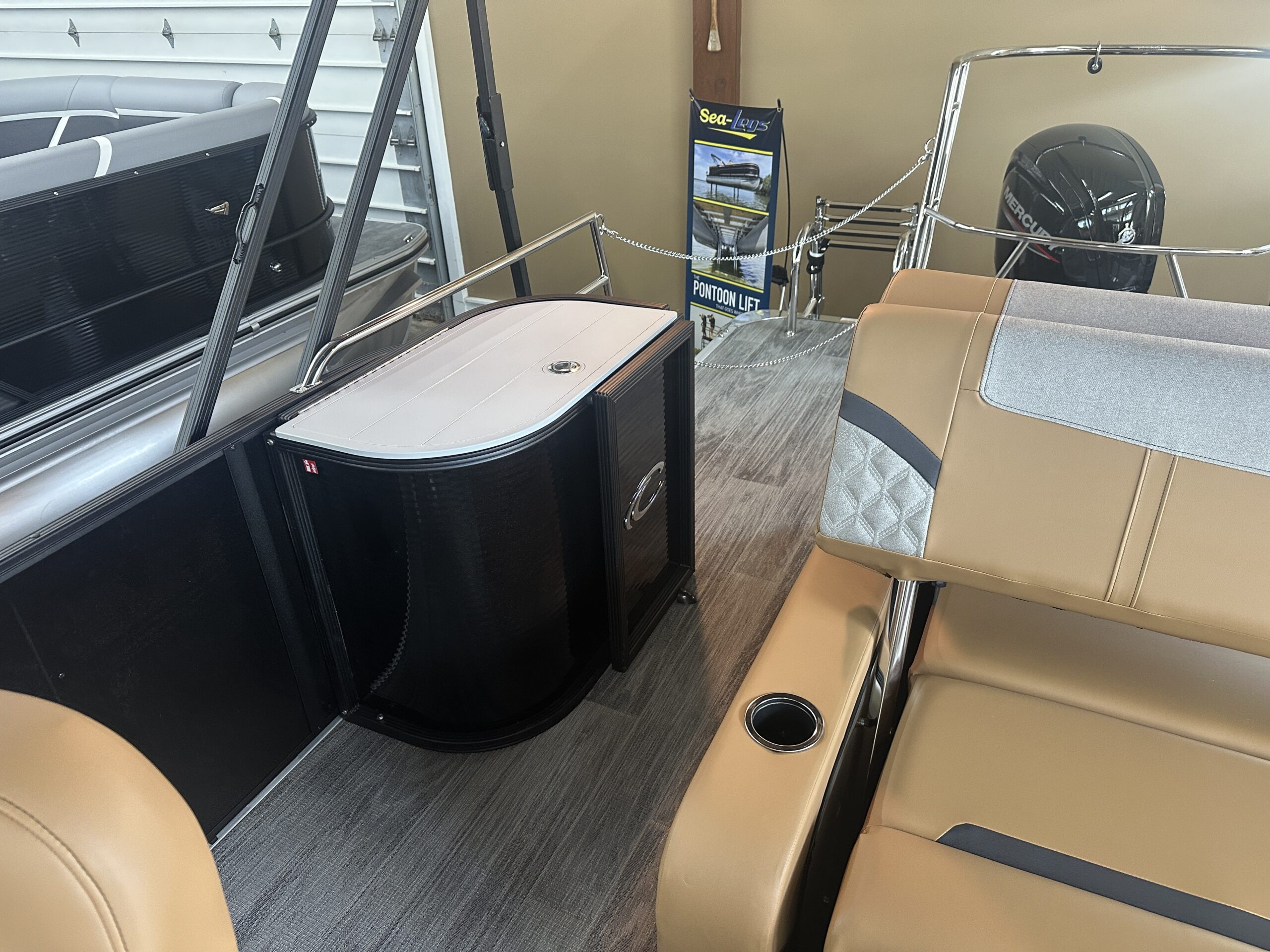 2025 Crest Classic 220 SLS  115hp Mercury Easy Cover
