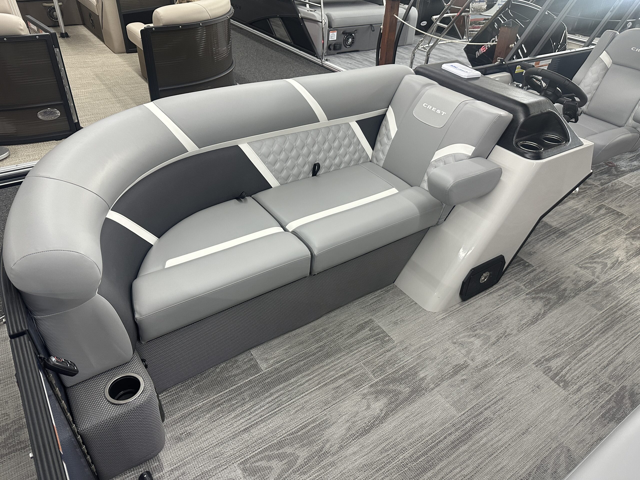 2025 Crest Classic 220 SLSC Mercury 90hp CT  Easy Cover
