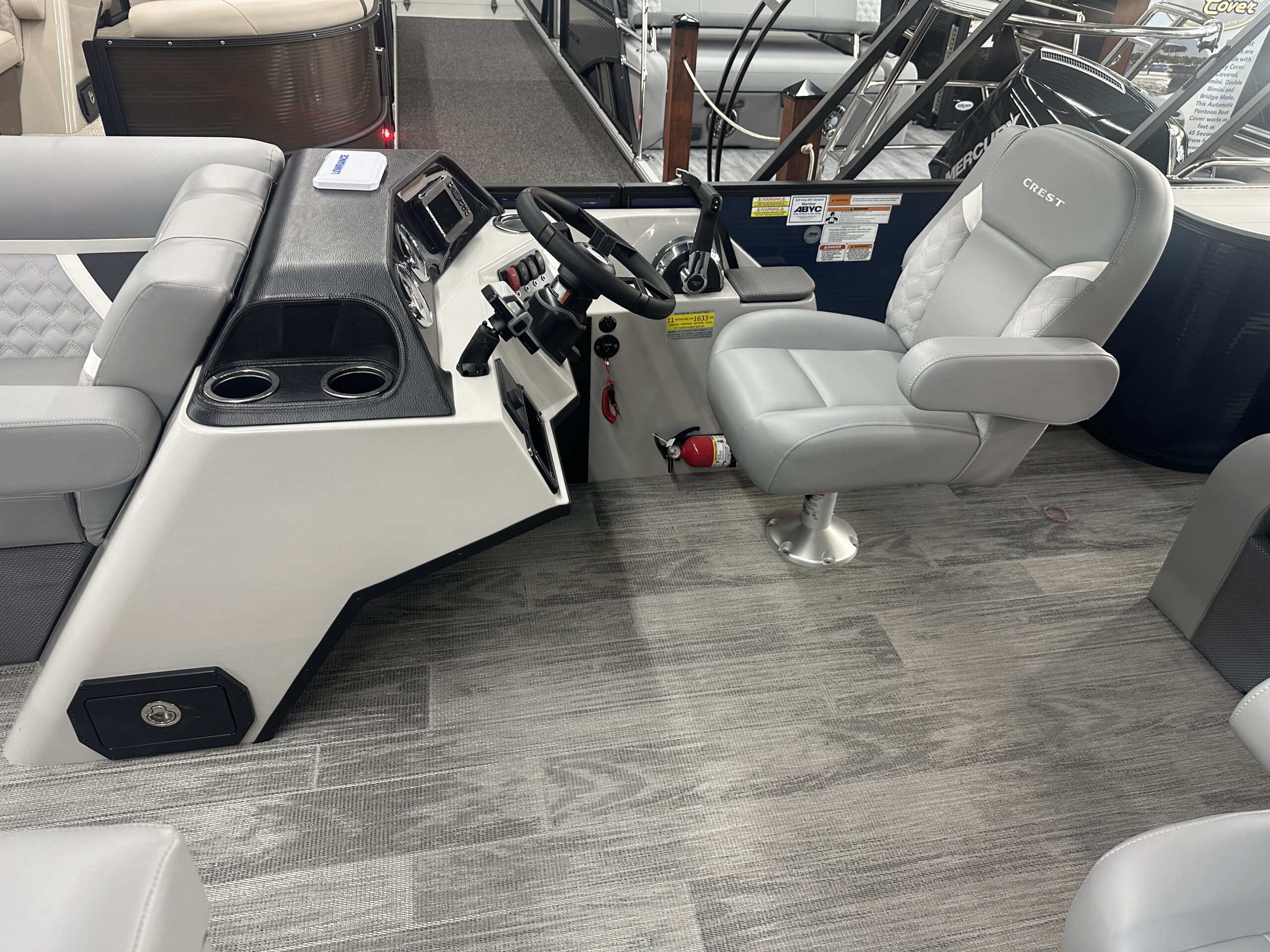 2025 Crest Classic 220 SLSC Mercury 90hp CT  Easy Cover