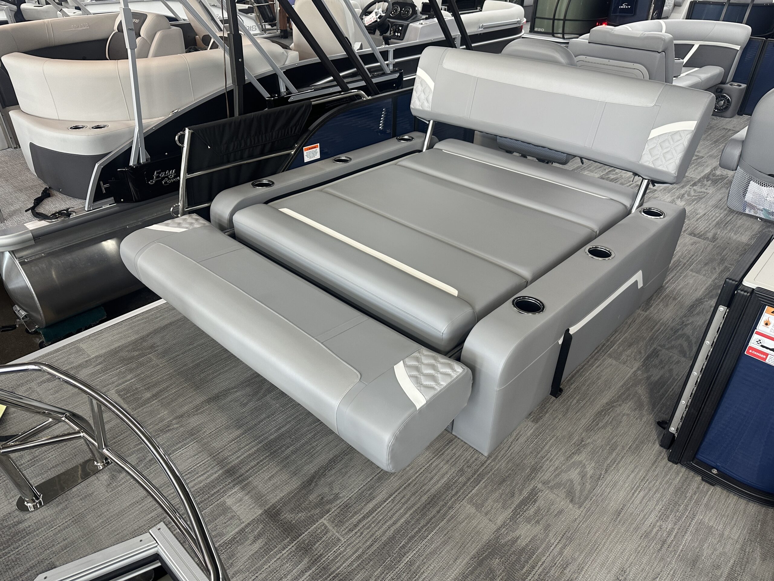 2025 Crest Classic 220 SLSC Mercury 90hp CT  Easy Cover