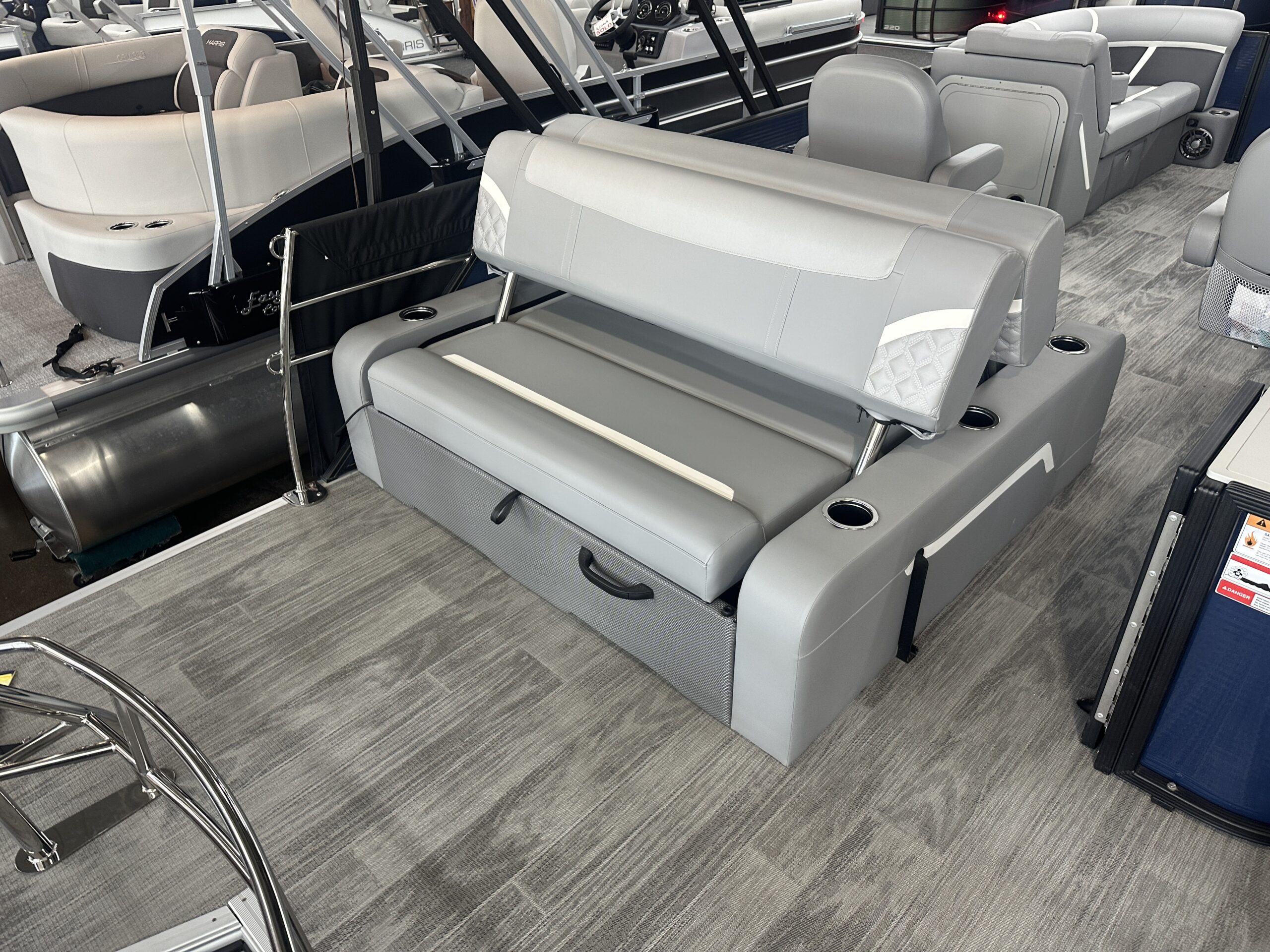 2025 Crest Classic 220 SLSC Mercury 90hp CT  Easy Cover