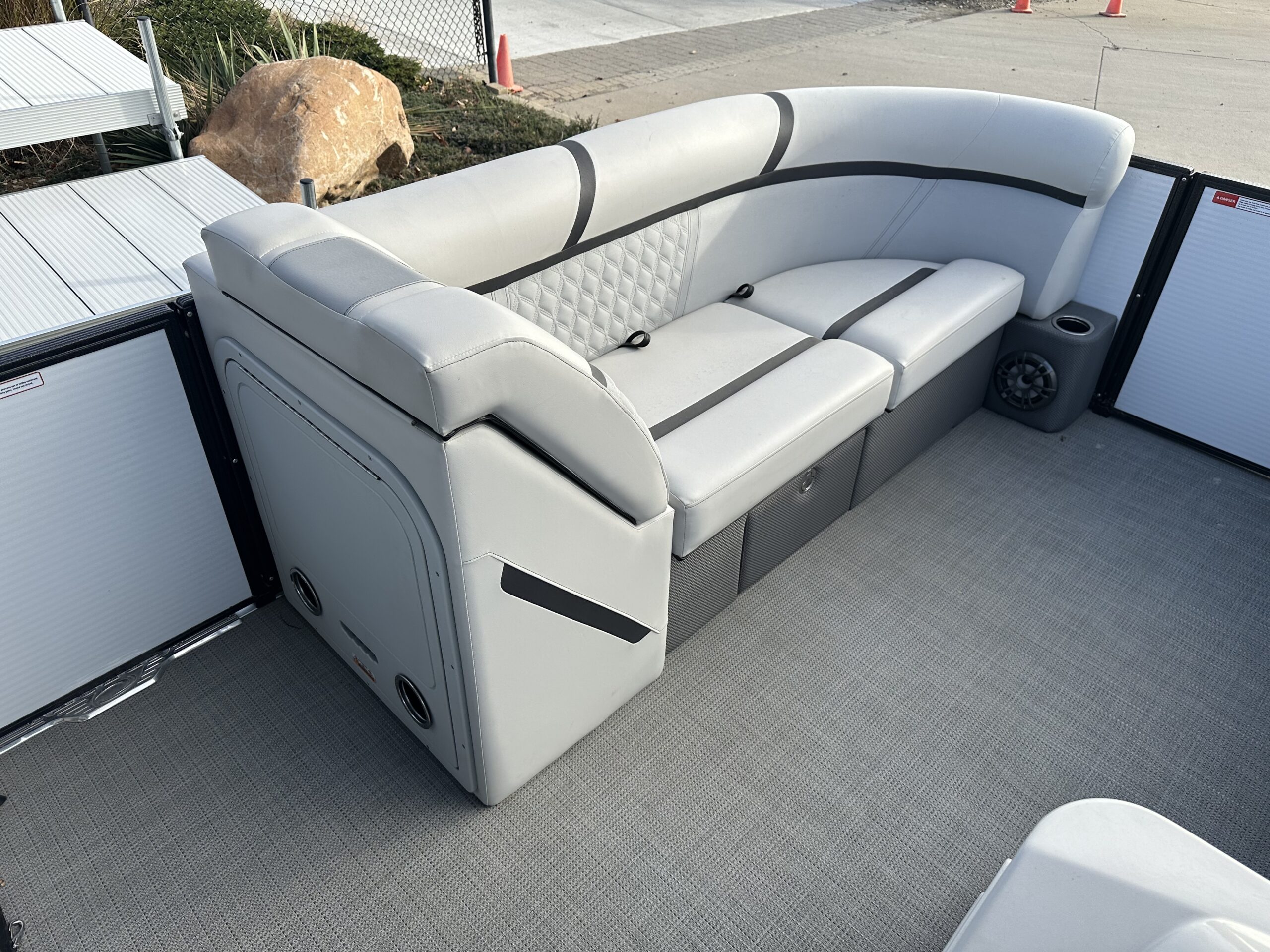 2023 Crest Classic DLX 220 SLSC Easy Cover Equipped  90hp Mercury