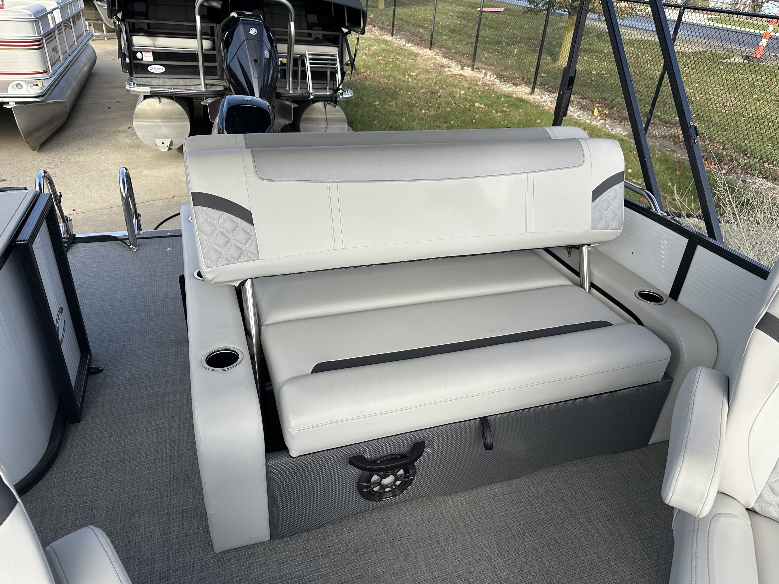 2023 Crest Classic DLX 220 SLSC Easy Cover Equipped  90hp Mercury