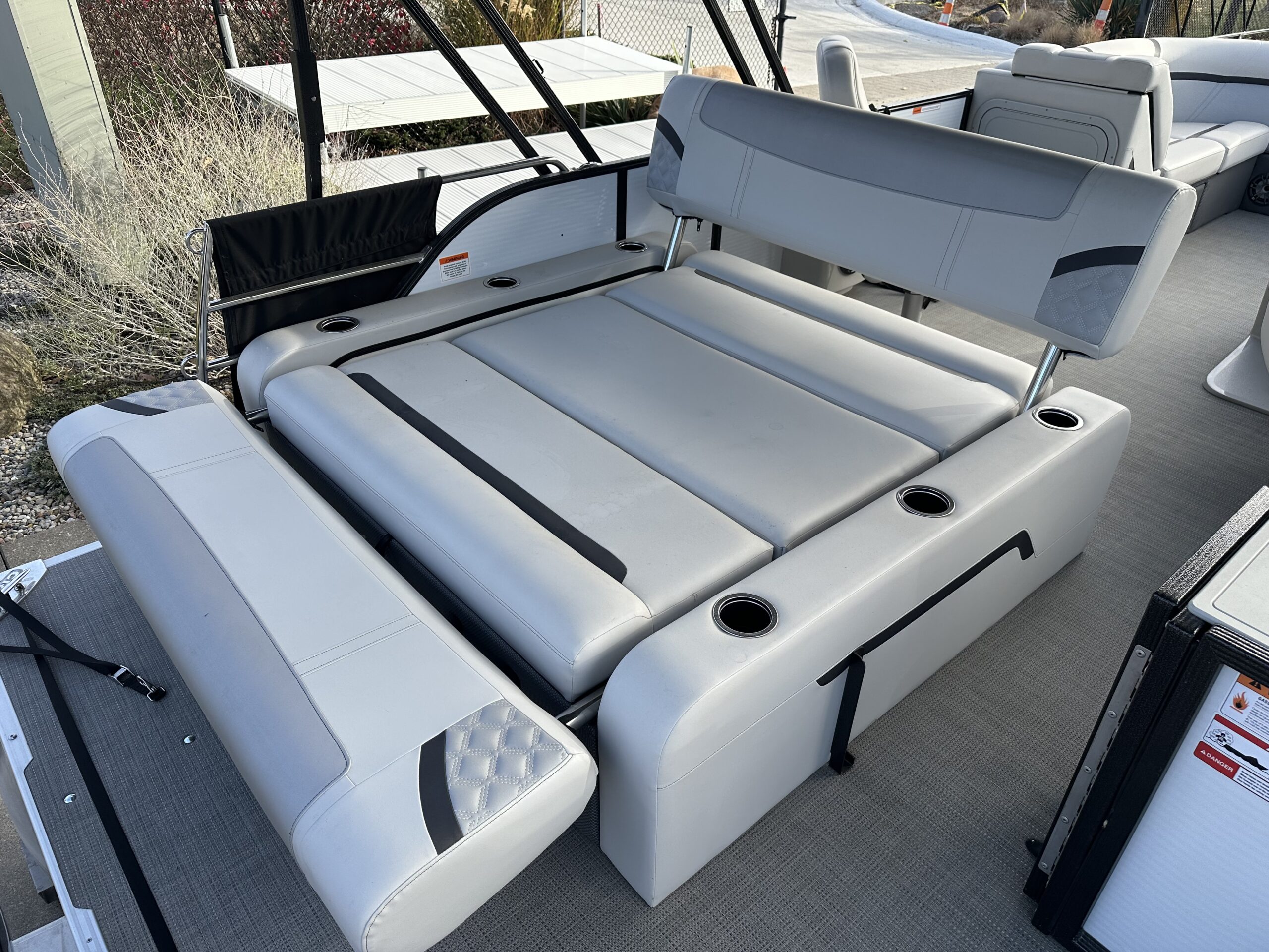 2023 Crest Classic DLX 220 SLSC Easy Cover Equipped  90hp Mercury