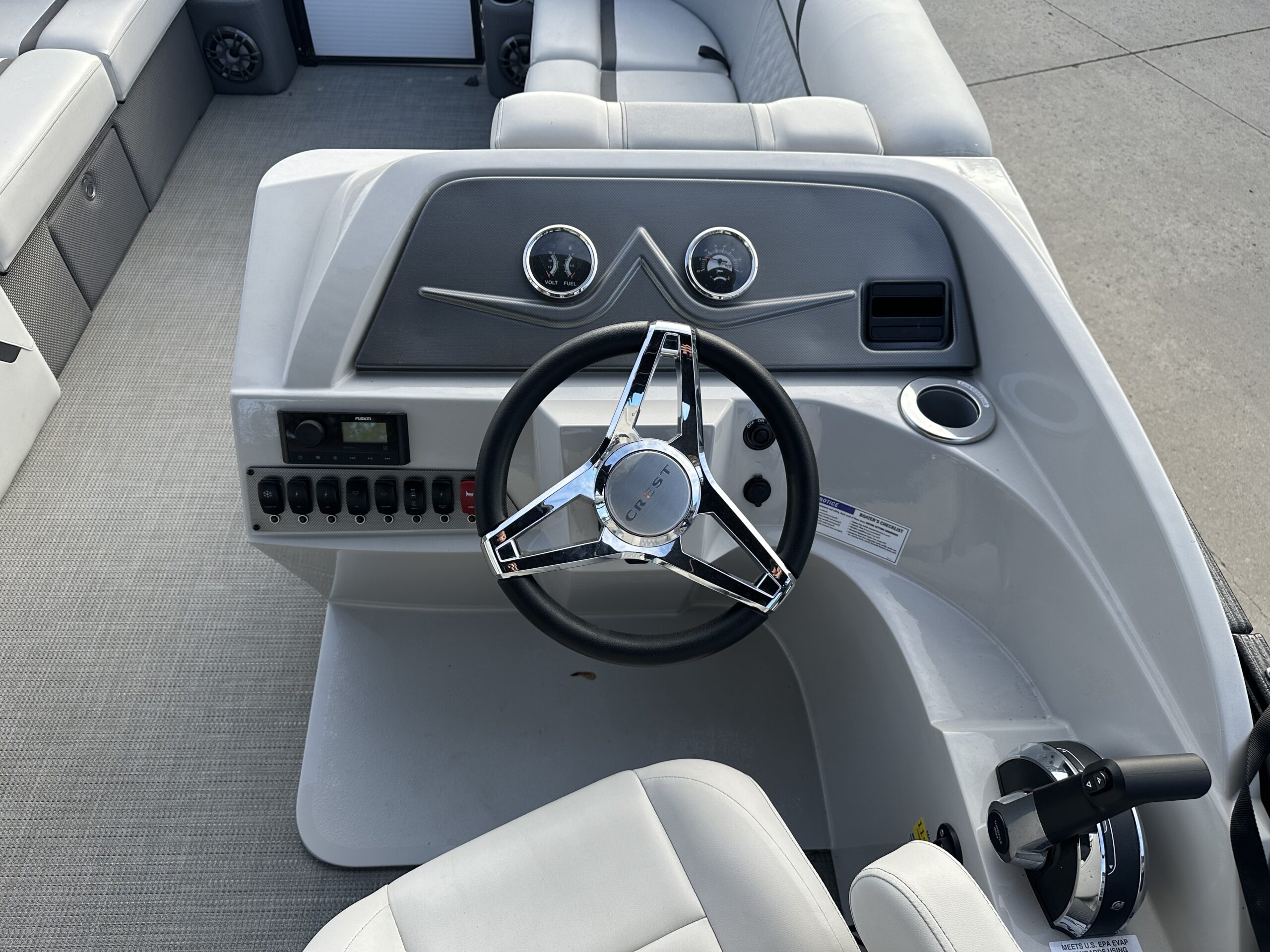 2023 Crest Classic DLX 220 SLSC Easy Cover Equipped  90hp Mercury