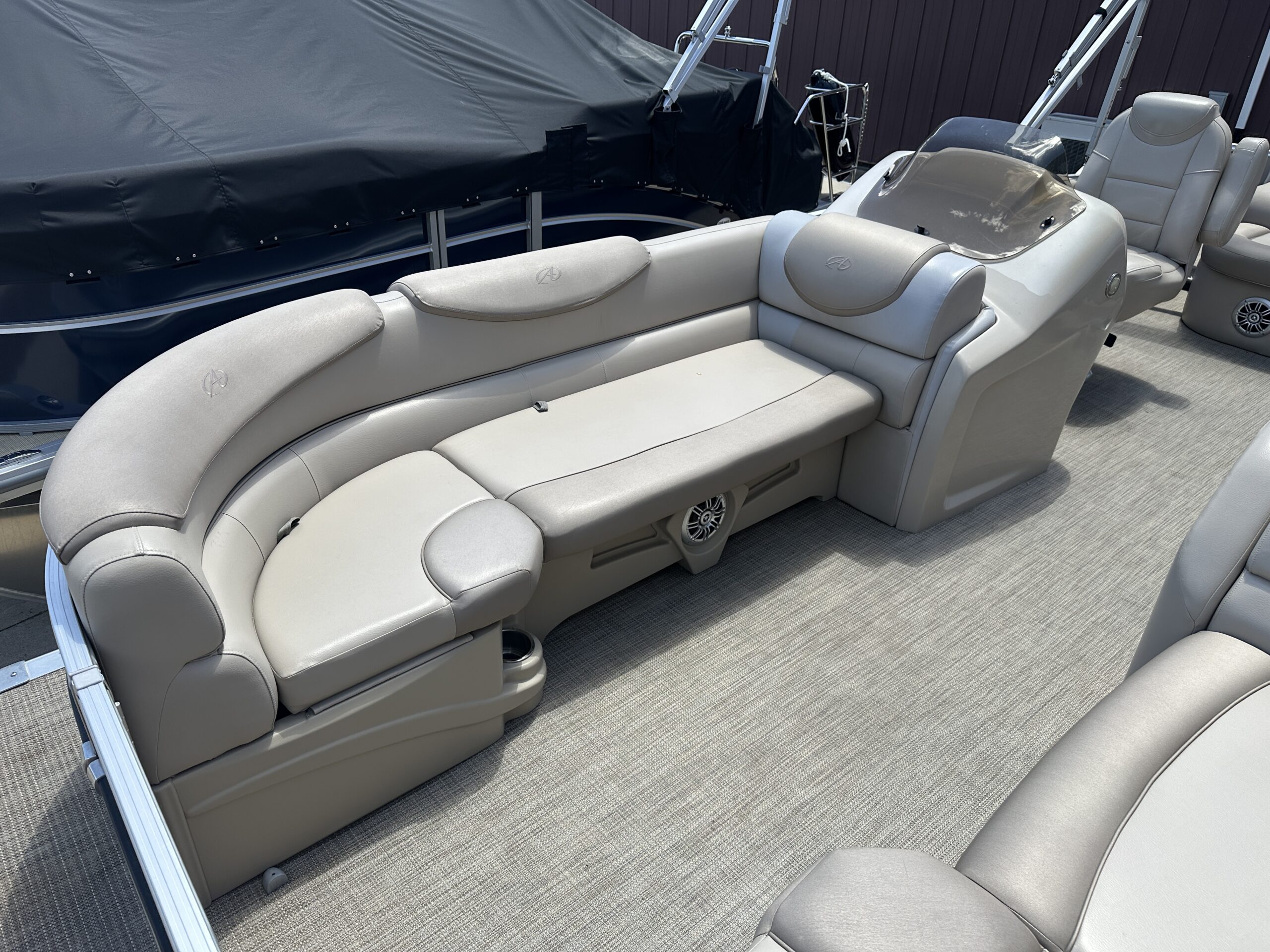 2018 Avalon Catalina 2585RJ  Mercury 115hp Pro XS