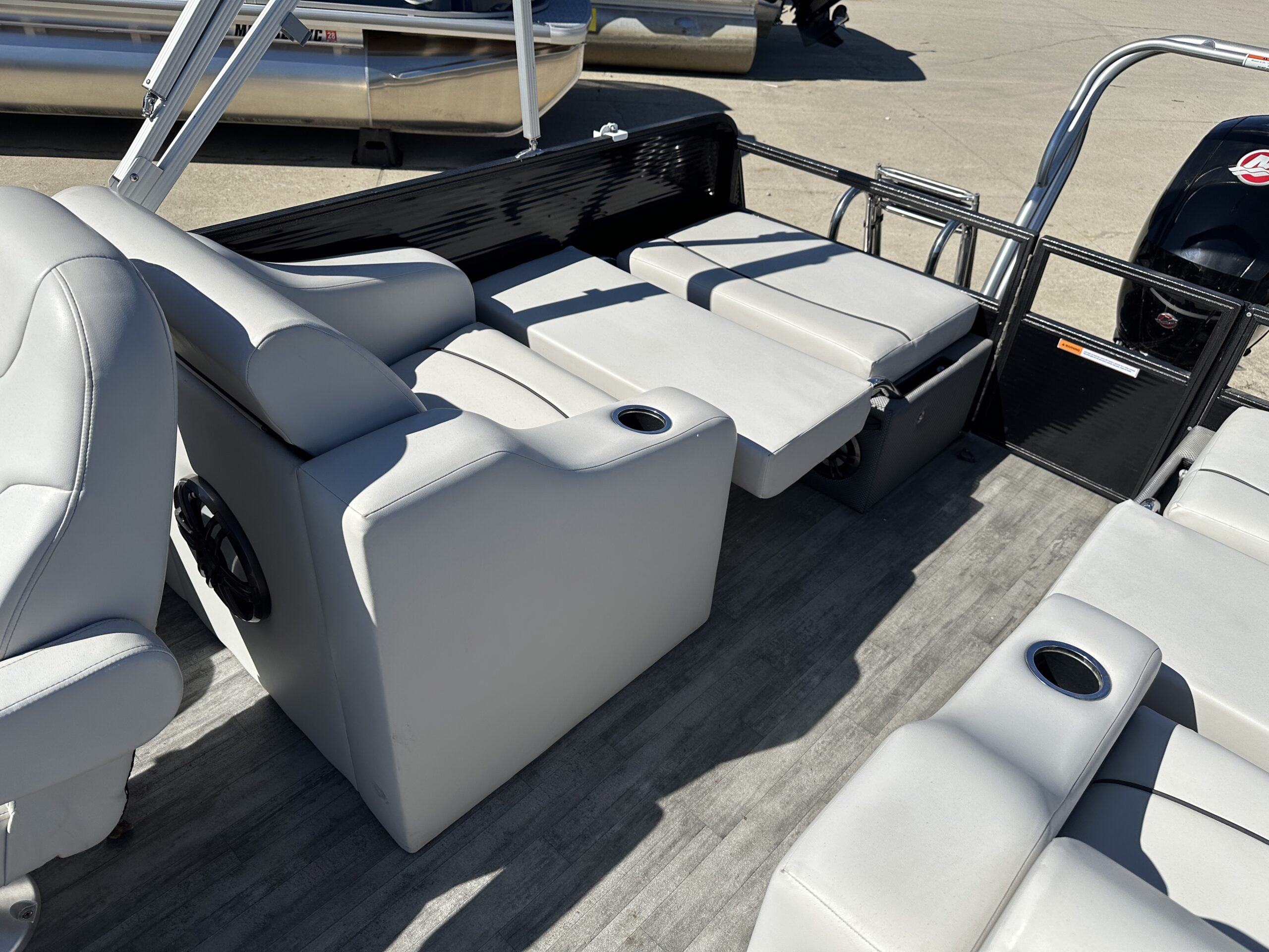 2022 Crest Classic DLX 220 Tri Toon  Mercury 150hp