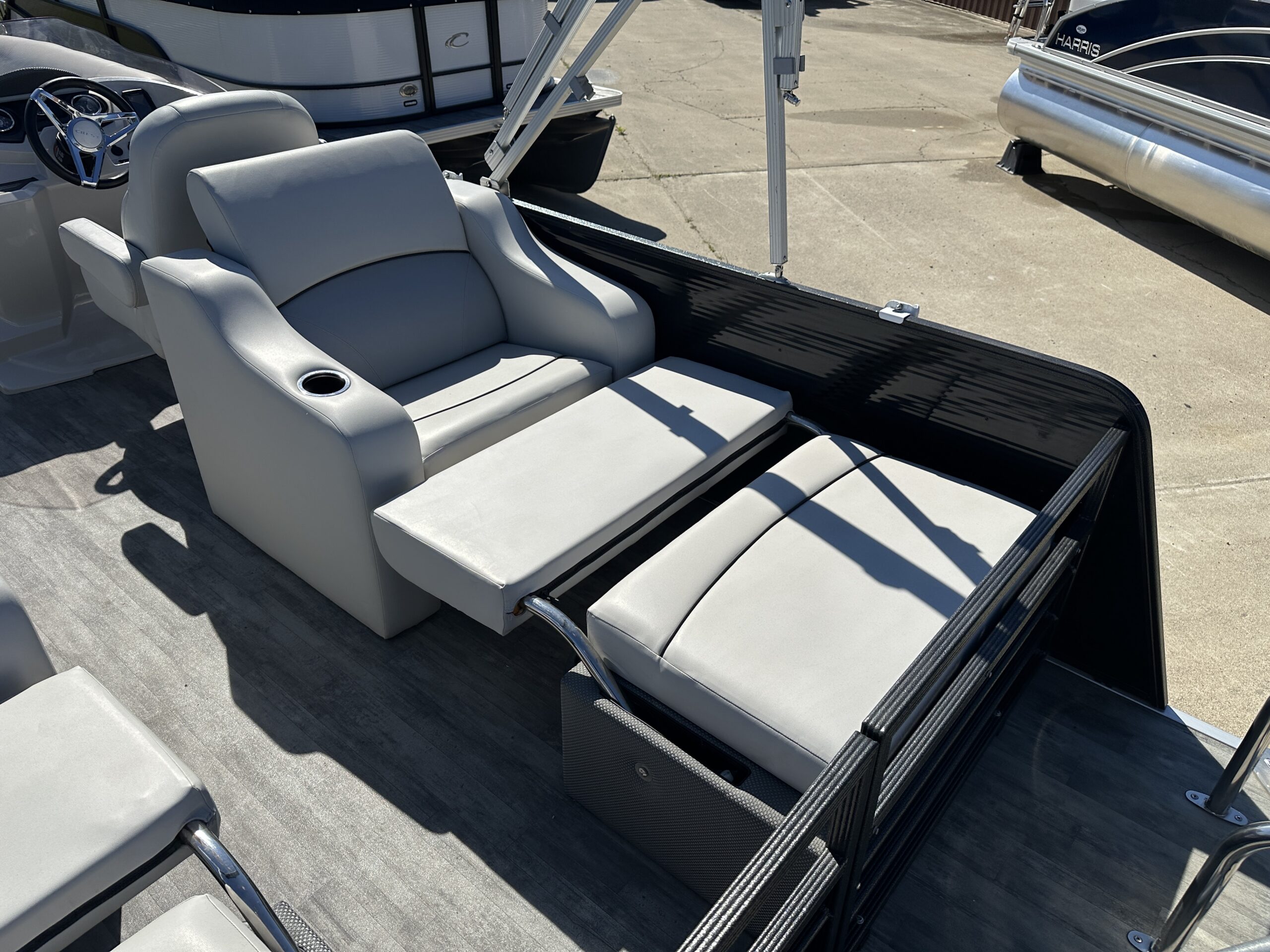 2022 Crest Classic DLX 220 Tri Toon  Mercury 150hp