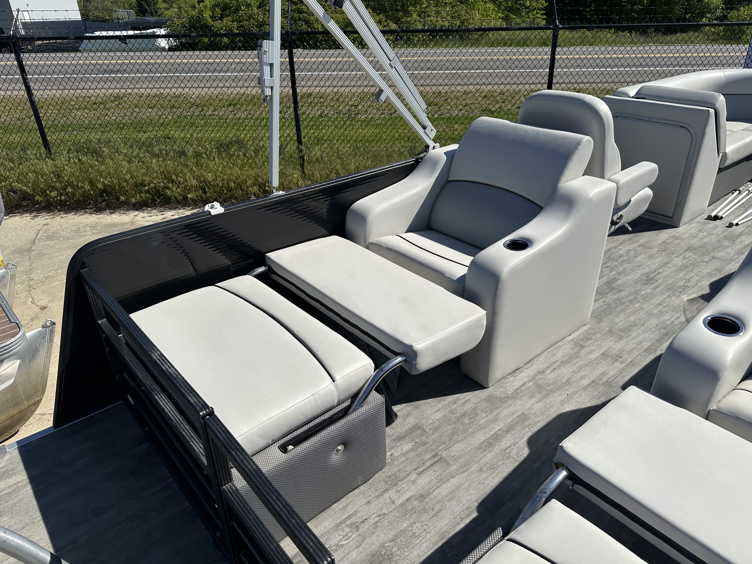 2022 Crest Classic DLX 220 Tri Toon  Mercury 150hp