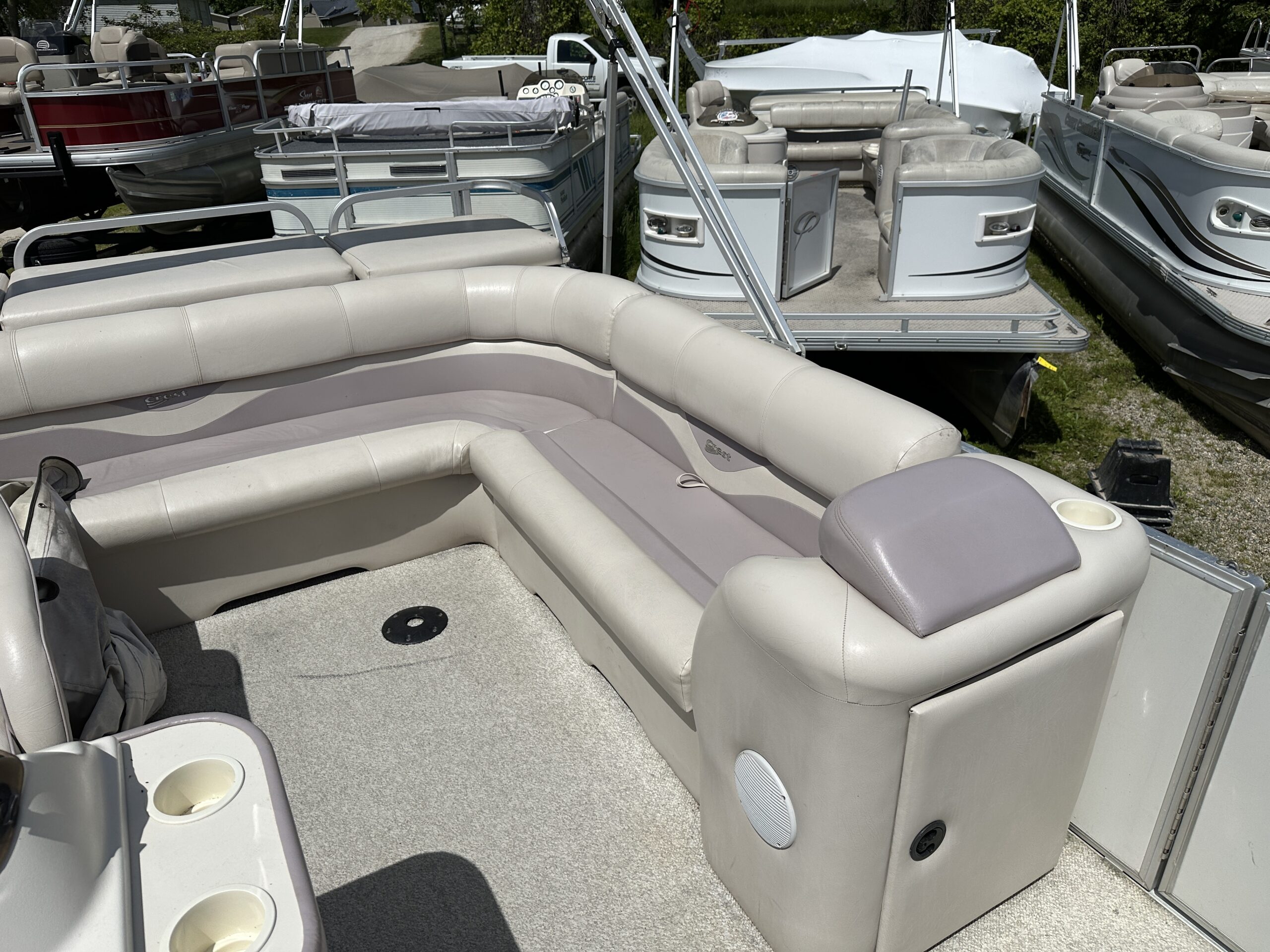 2003 Crest II 25'  Mercury 60hp