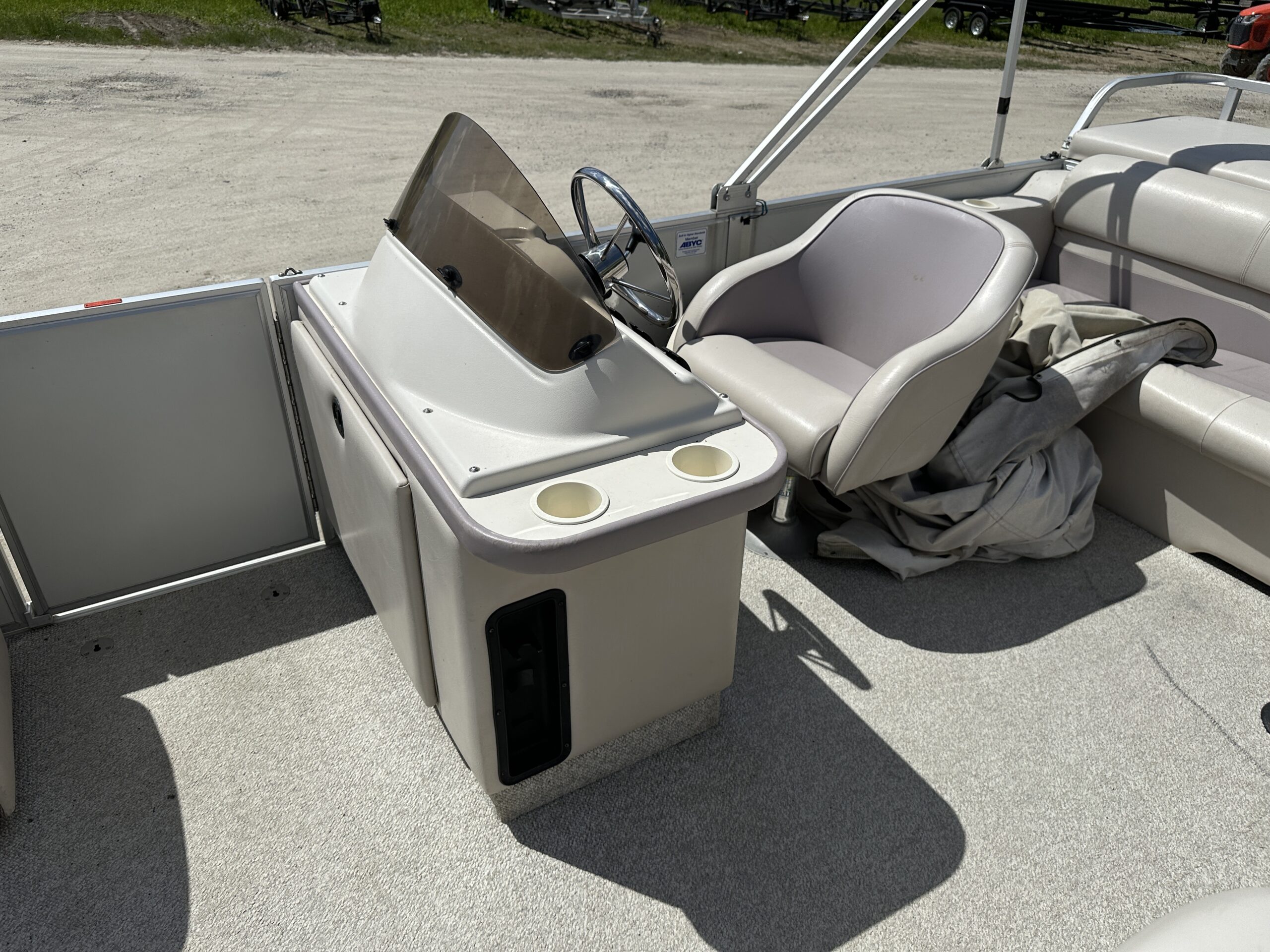 2003 Crest II 25'  Mercury 60hp