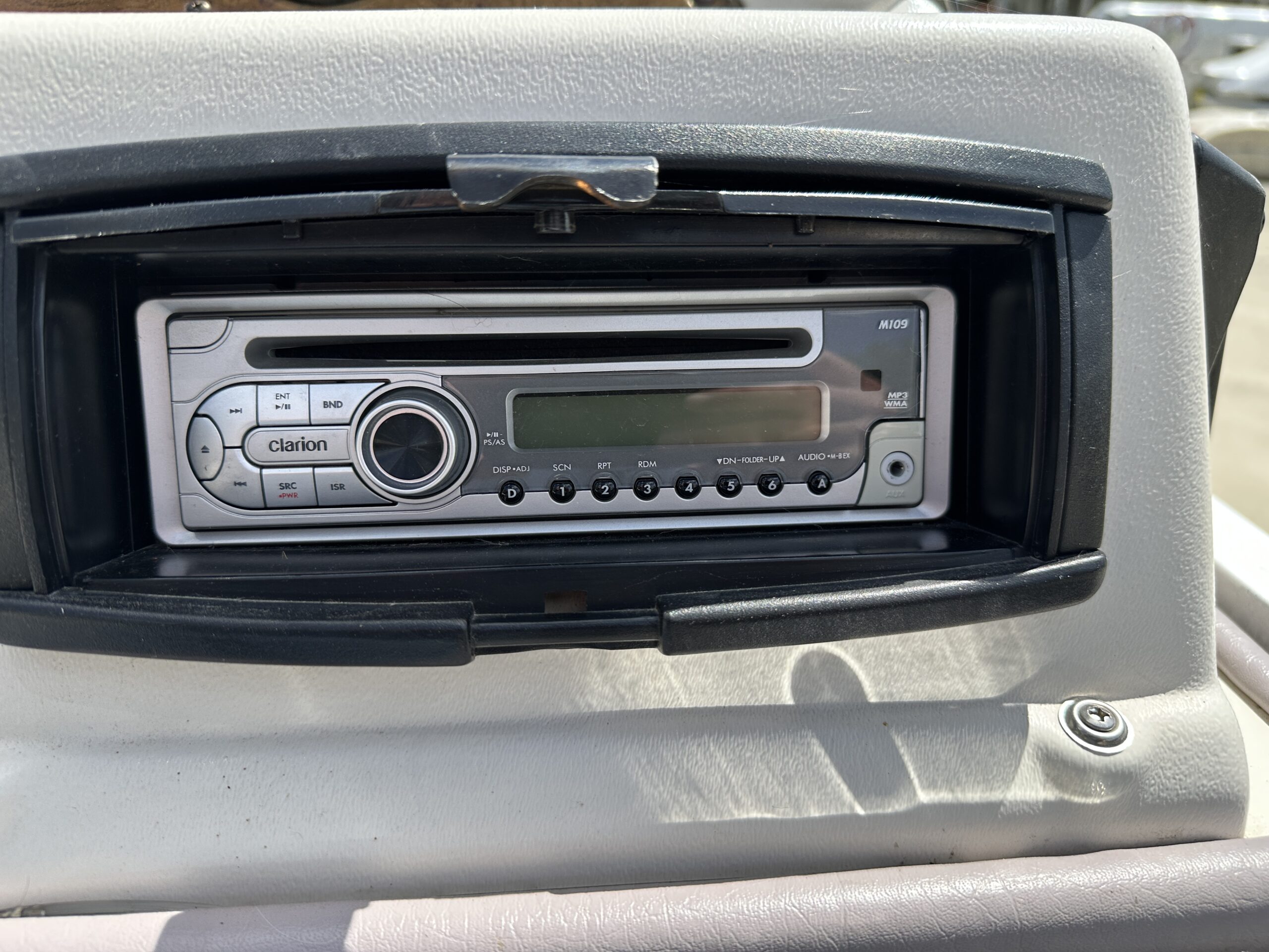 2003 Crest II 25'  Mercury 60hp