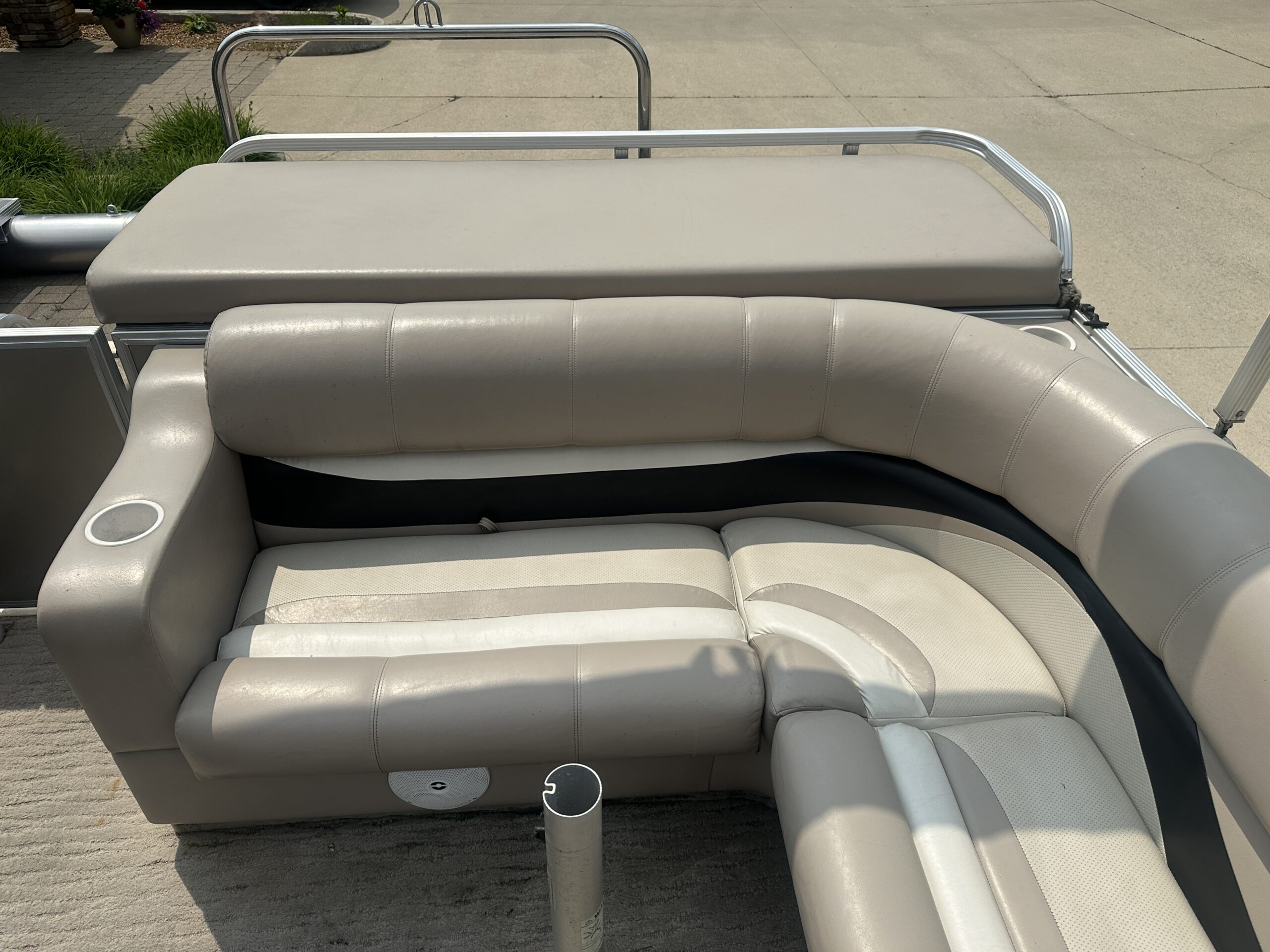 2010 Crest II LM 22'  Mercury 60hp EFI 4 Stroke