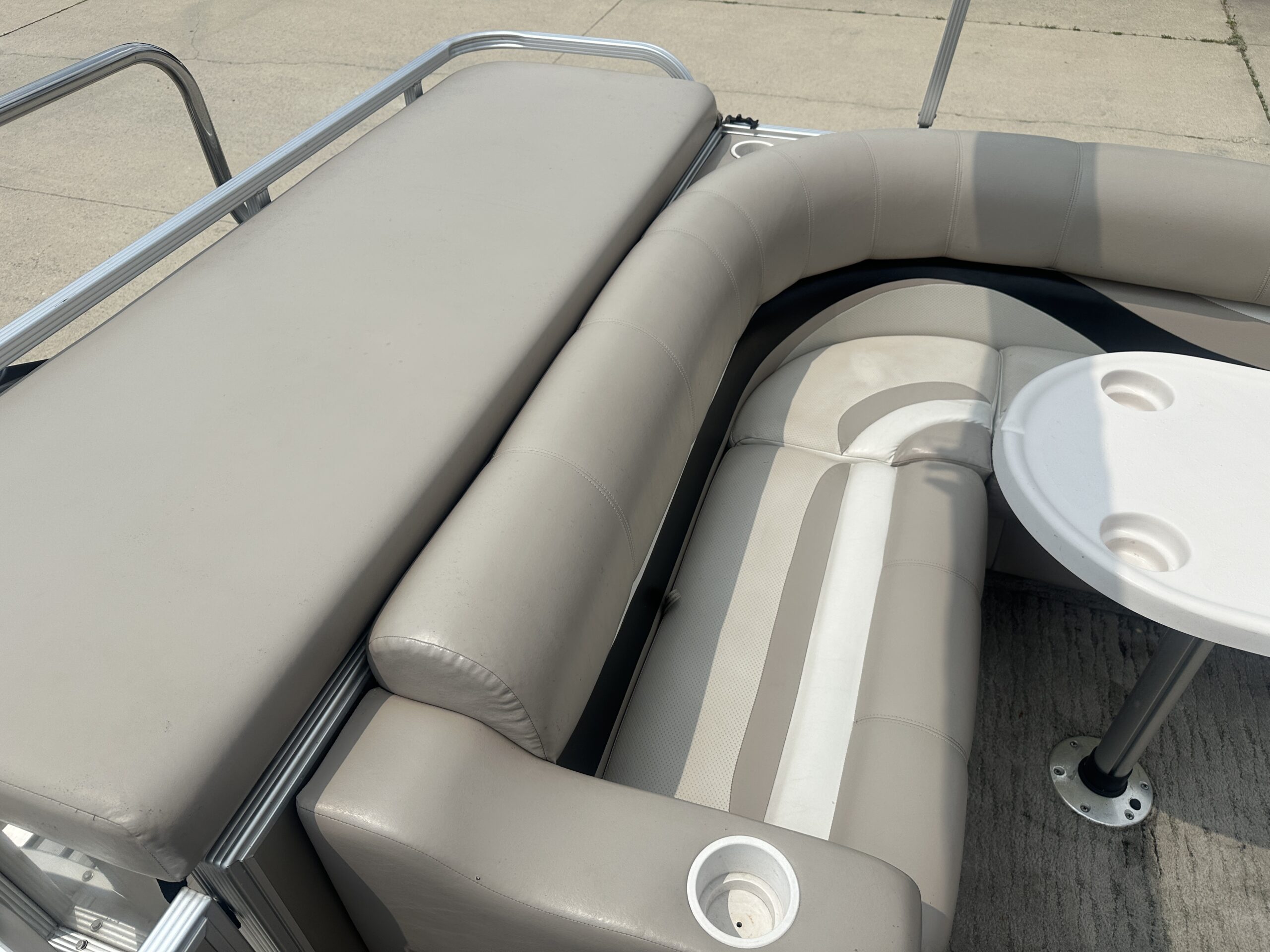 2010 Crest II LM 22'  Mercury 60hp EFI 4 Stroke