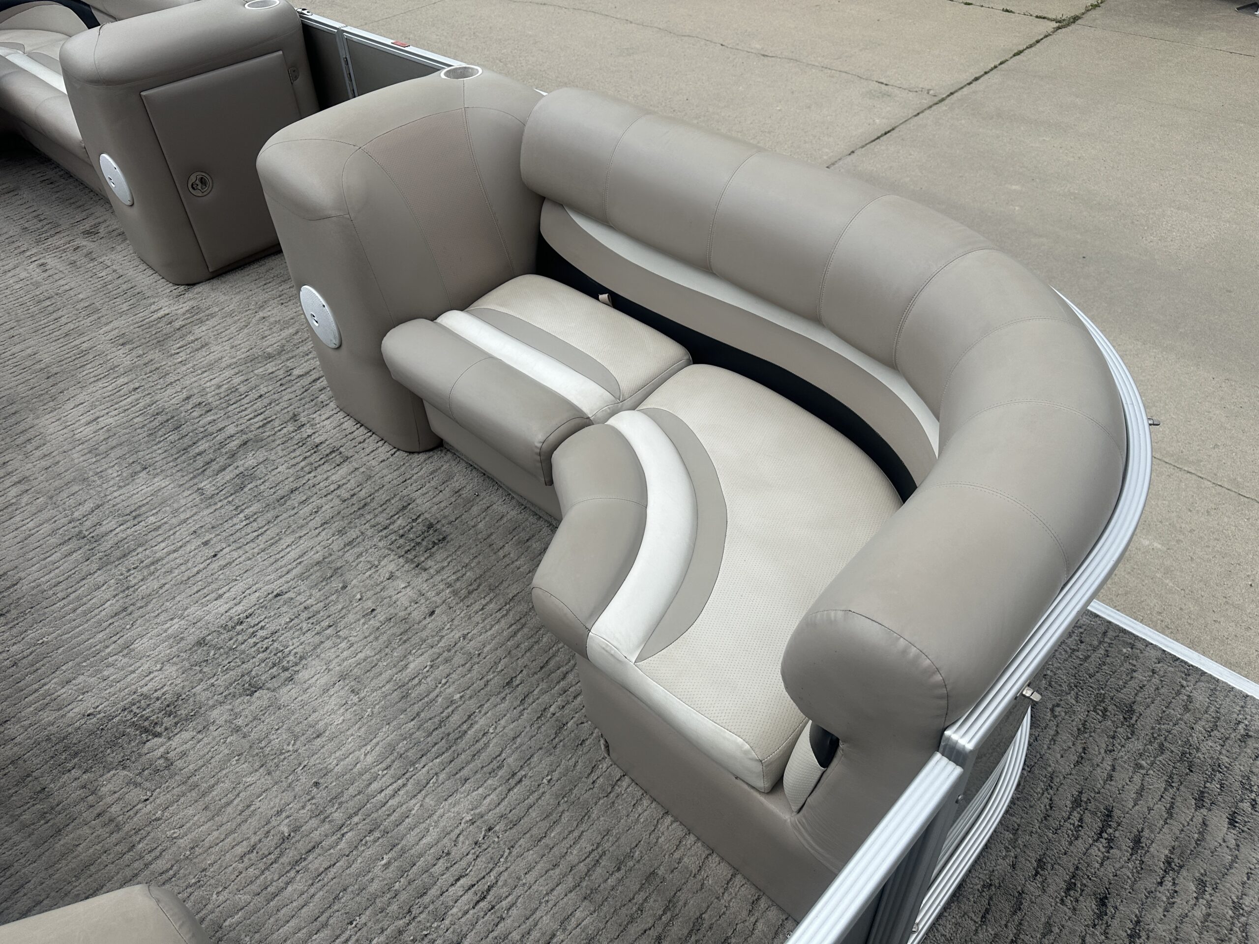 2010 Crest II LM 22'  Mercury 60hp EFI 4 Stroke
