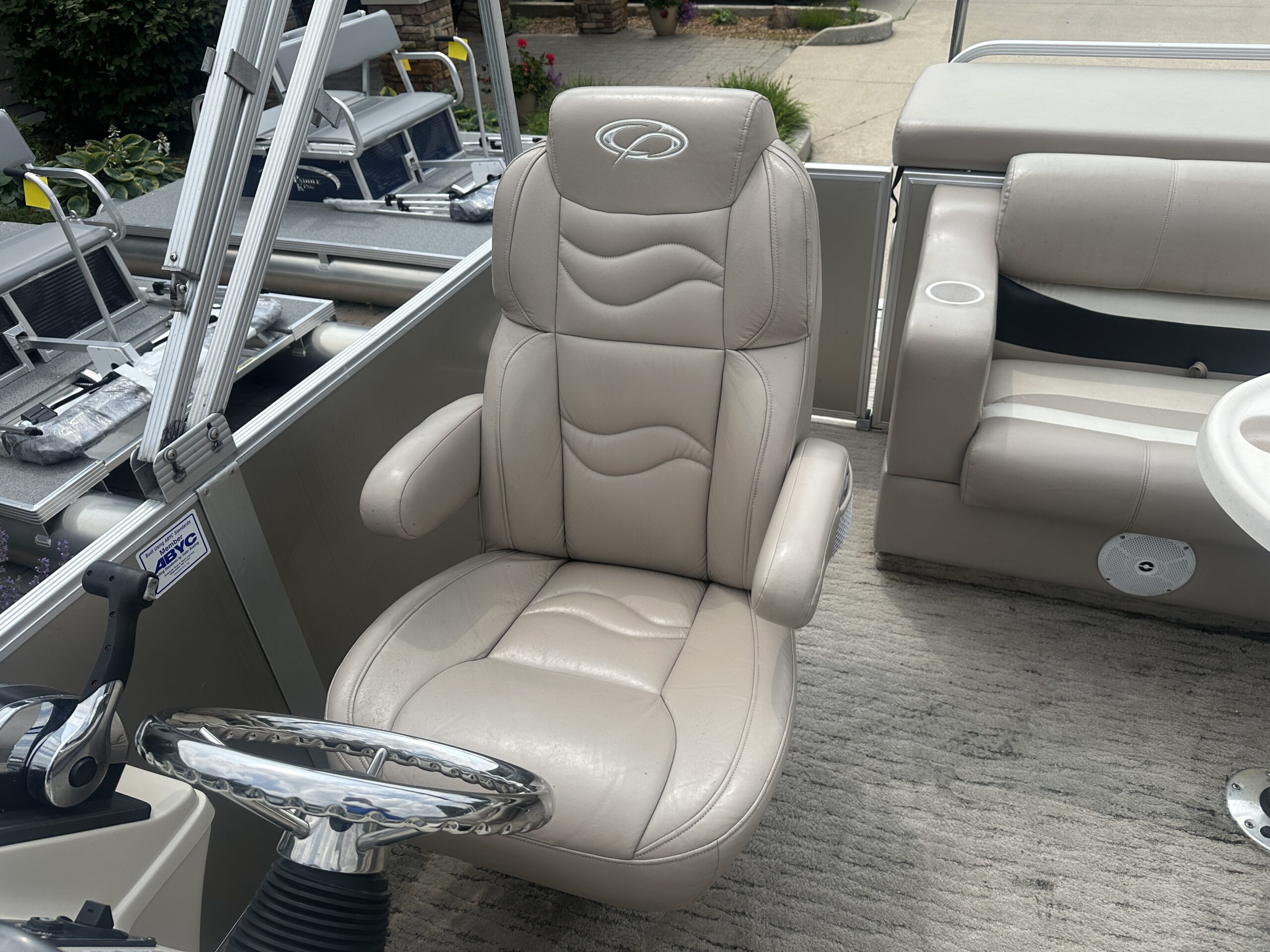 2010 Crest II LM 22'  Mercury 60hp EFI 4 Stroke