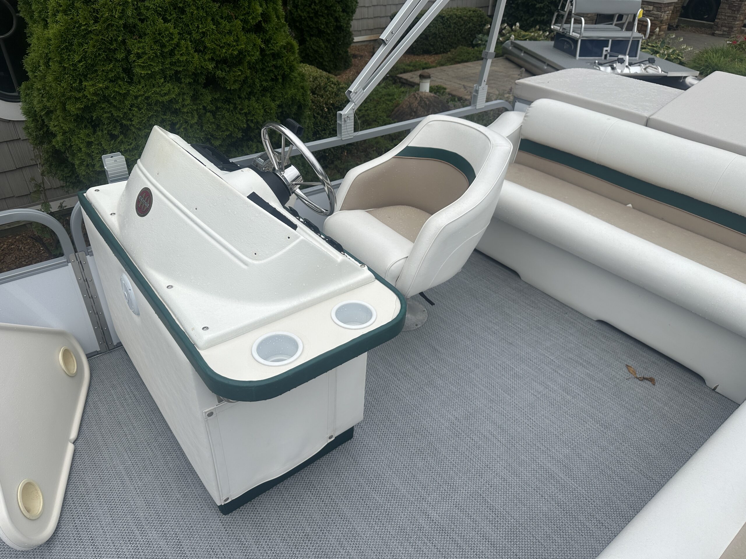 1998 Crest II 20'  2008 Mercury 90hp