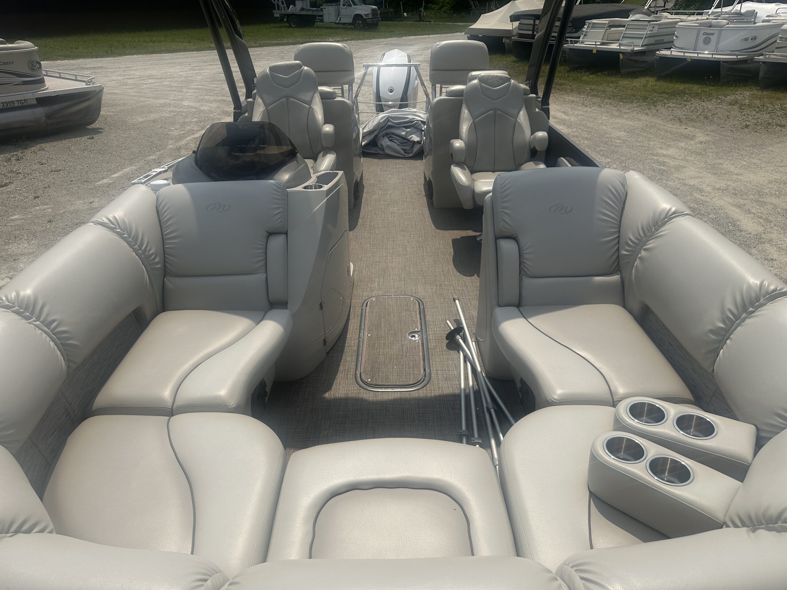 2016 Manitou Legacy SHP  250hp Evinrude E-tec