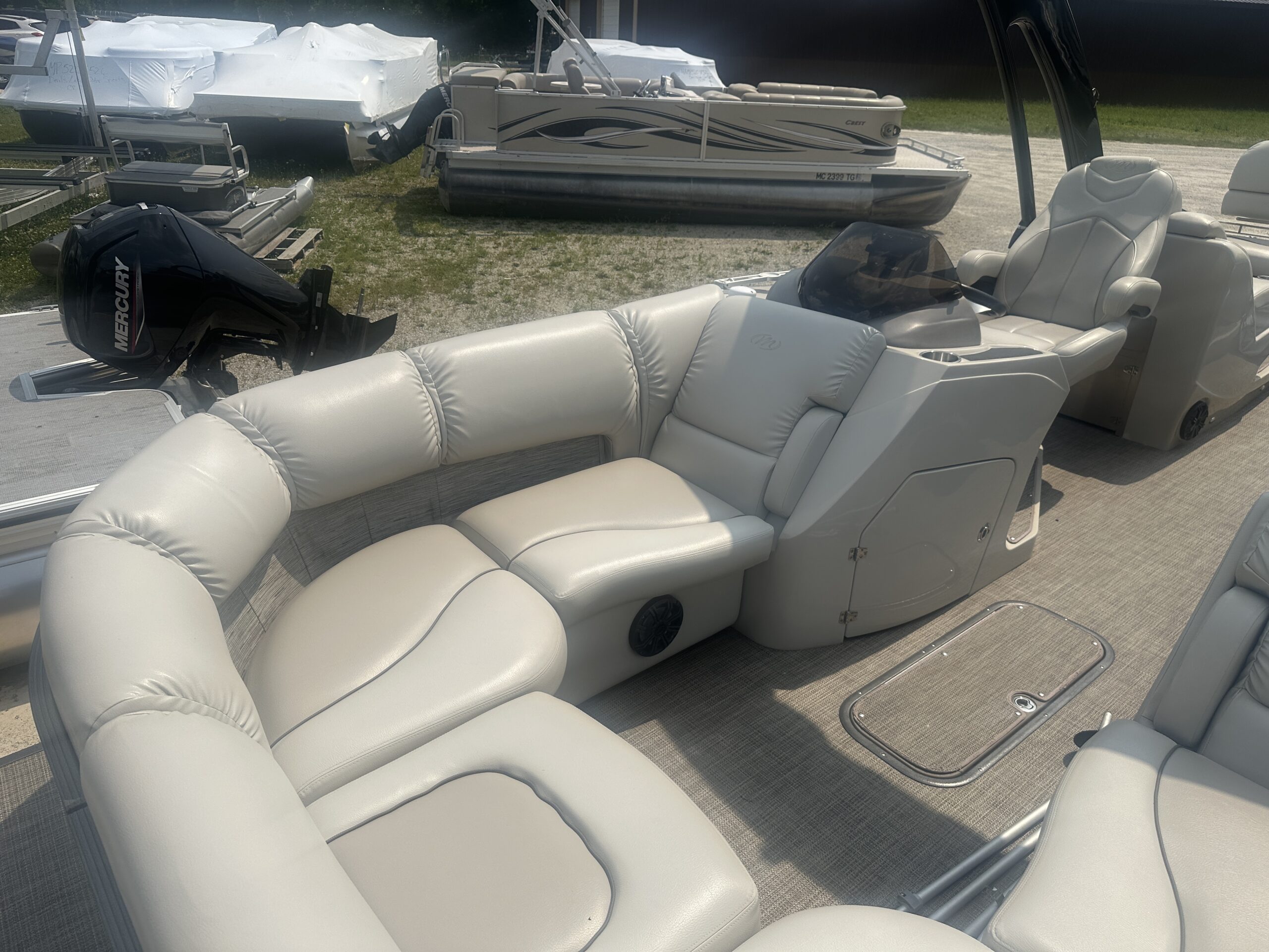 2016 Manitou Legacy SHP  250hp Evinrude E-tec