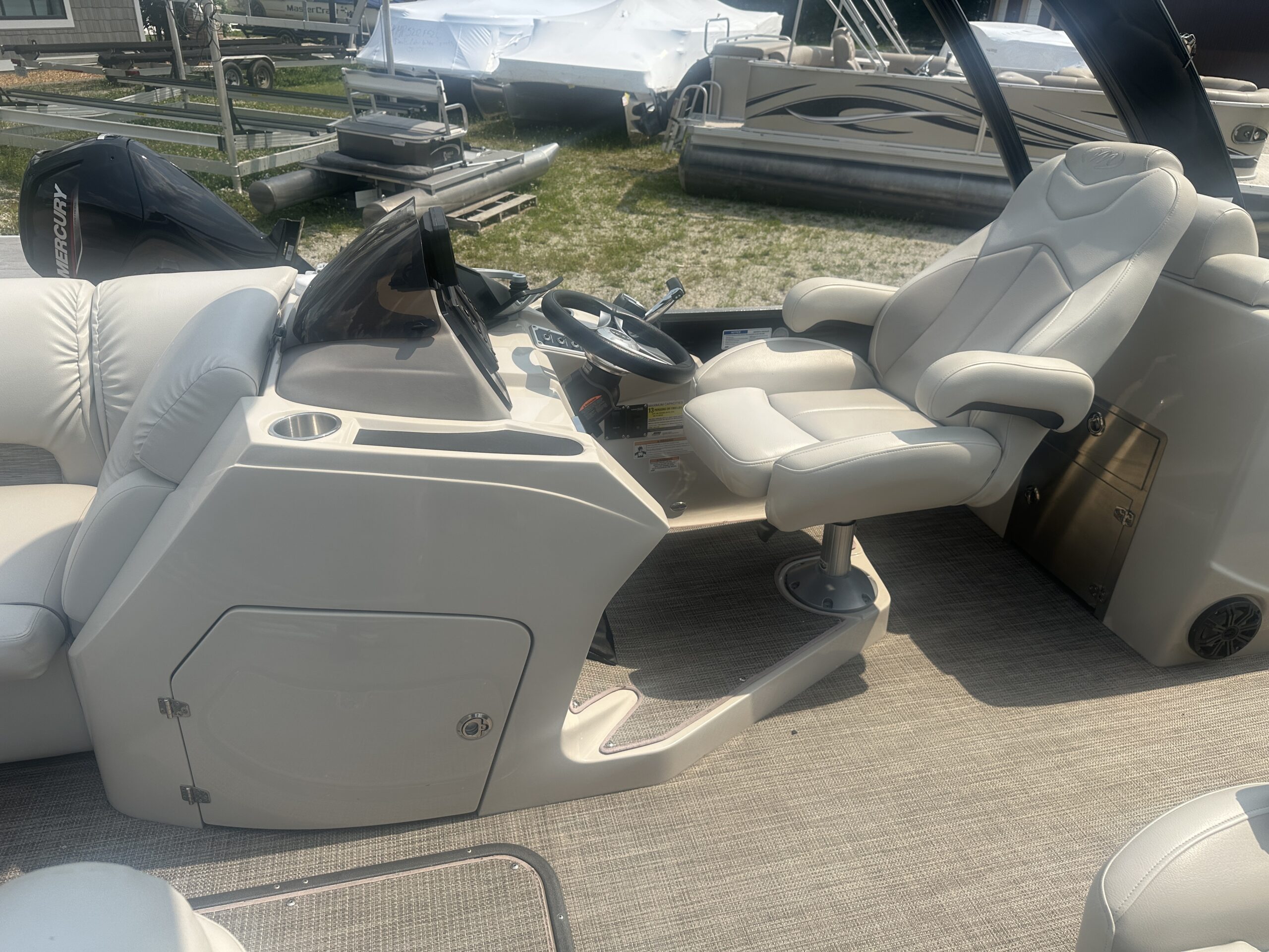 2016 Manitou Legacy SHP  250hp Evinrude E-tec