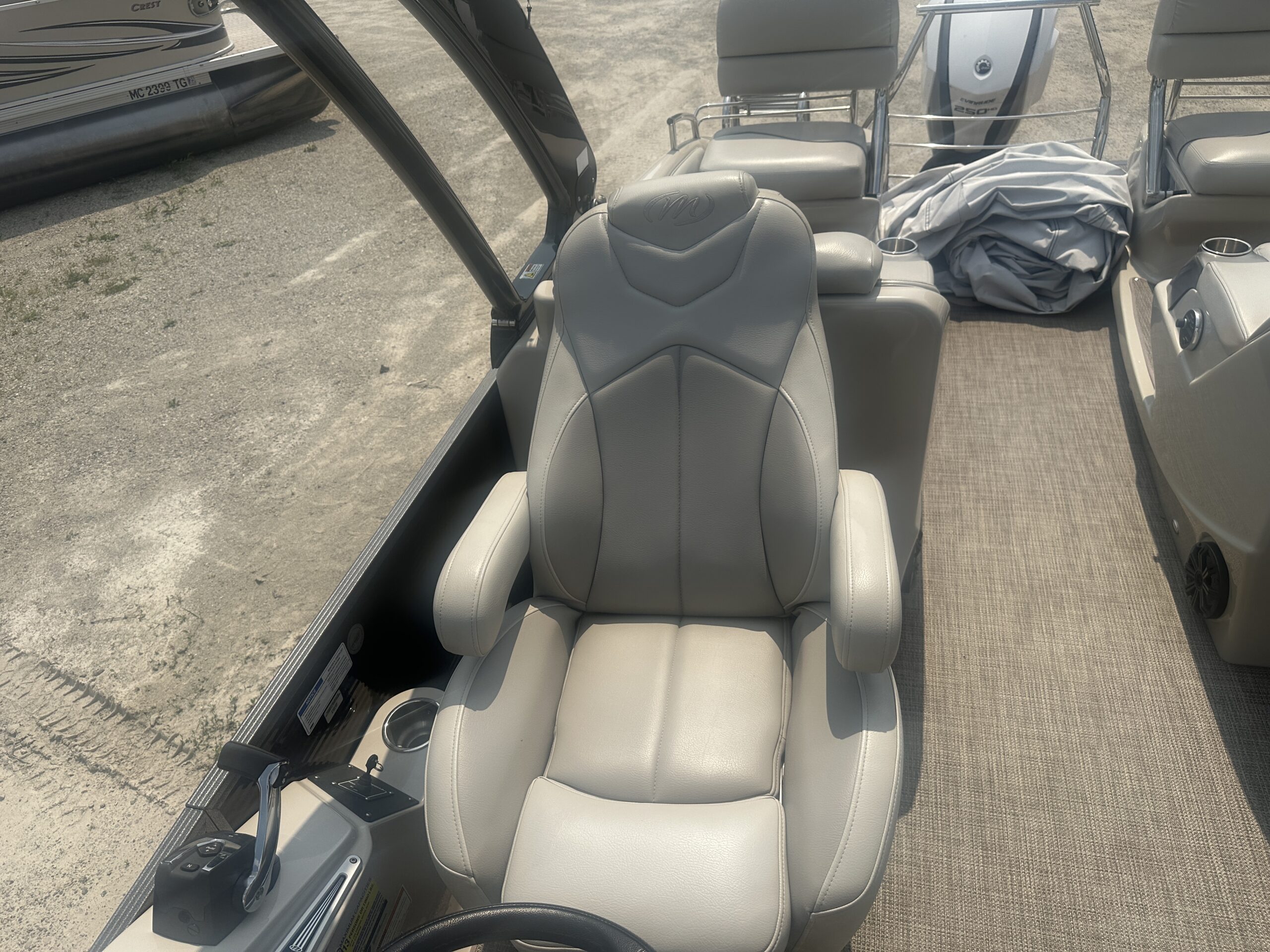 2016 Manitou Legacy SHP  250hp Evinrude E-tec