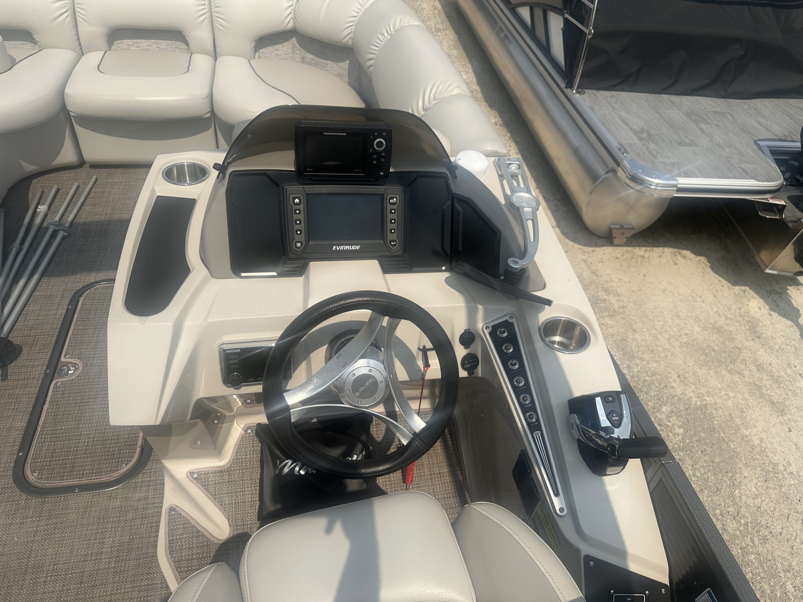 2016 Manitou Legacy SHP  250hp Evinrude E-tec