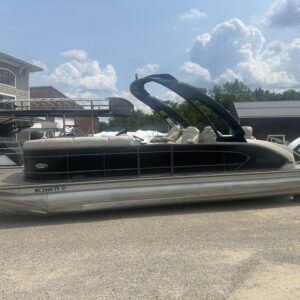 2016 Manitou Legacy 250 SHP  250hp Evinrude Etec