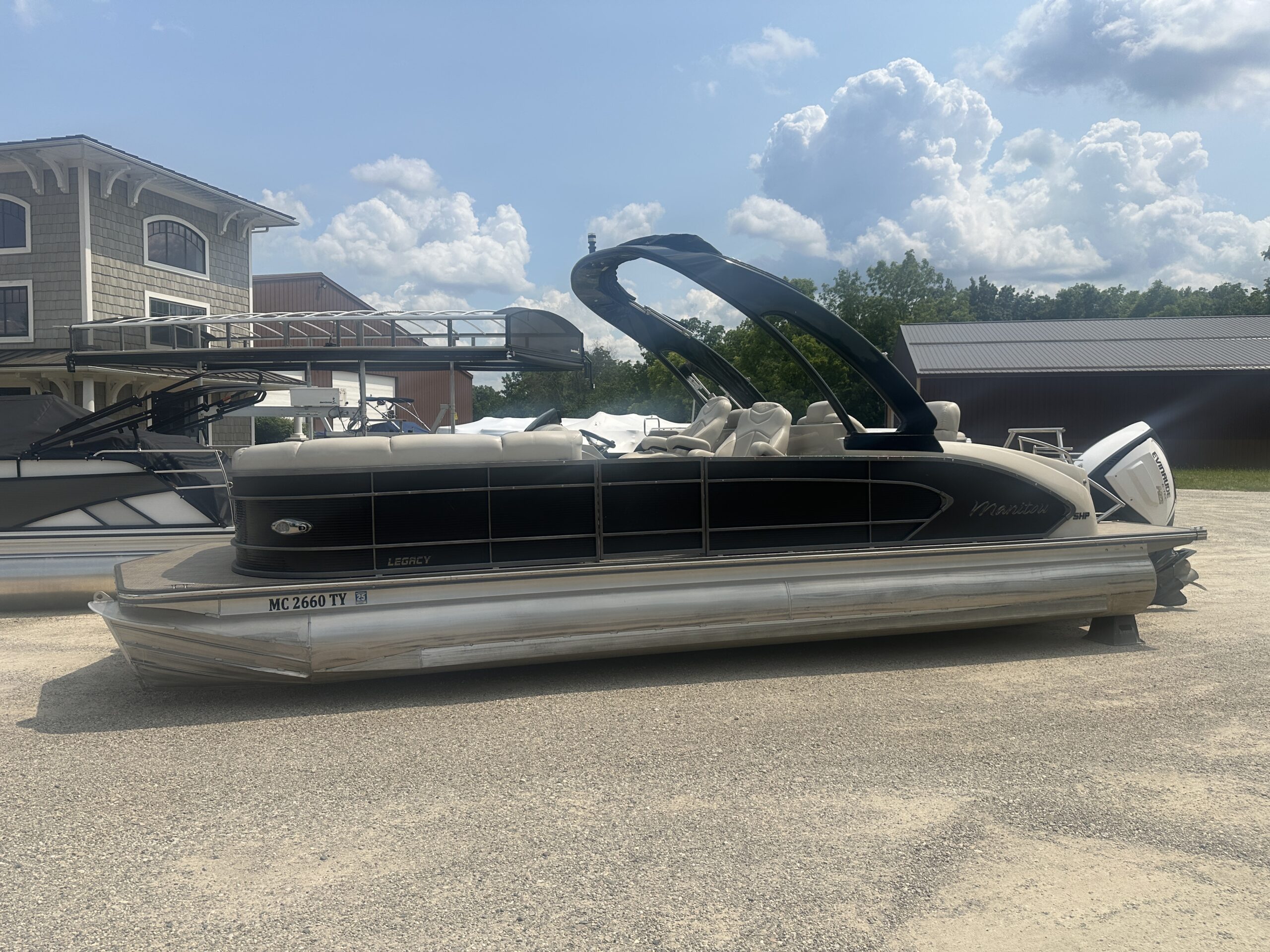 2016 Manitou Legacy SHP  250hp Evinrude E-tec