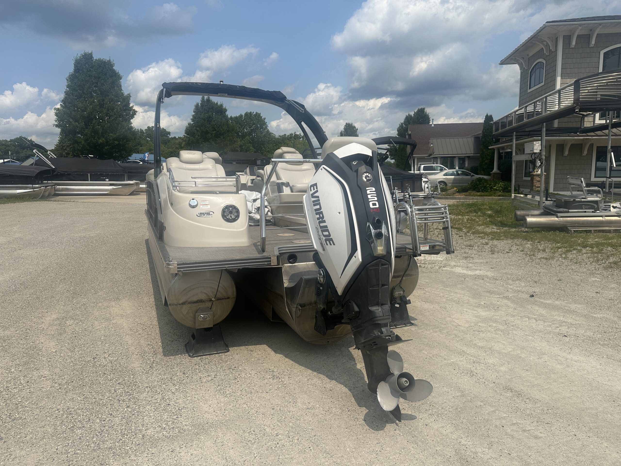 2016 Manitou Legacy SHP  250hp Evinrude E-tec