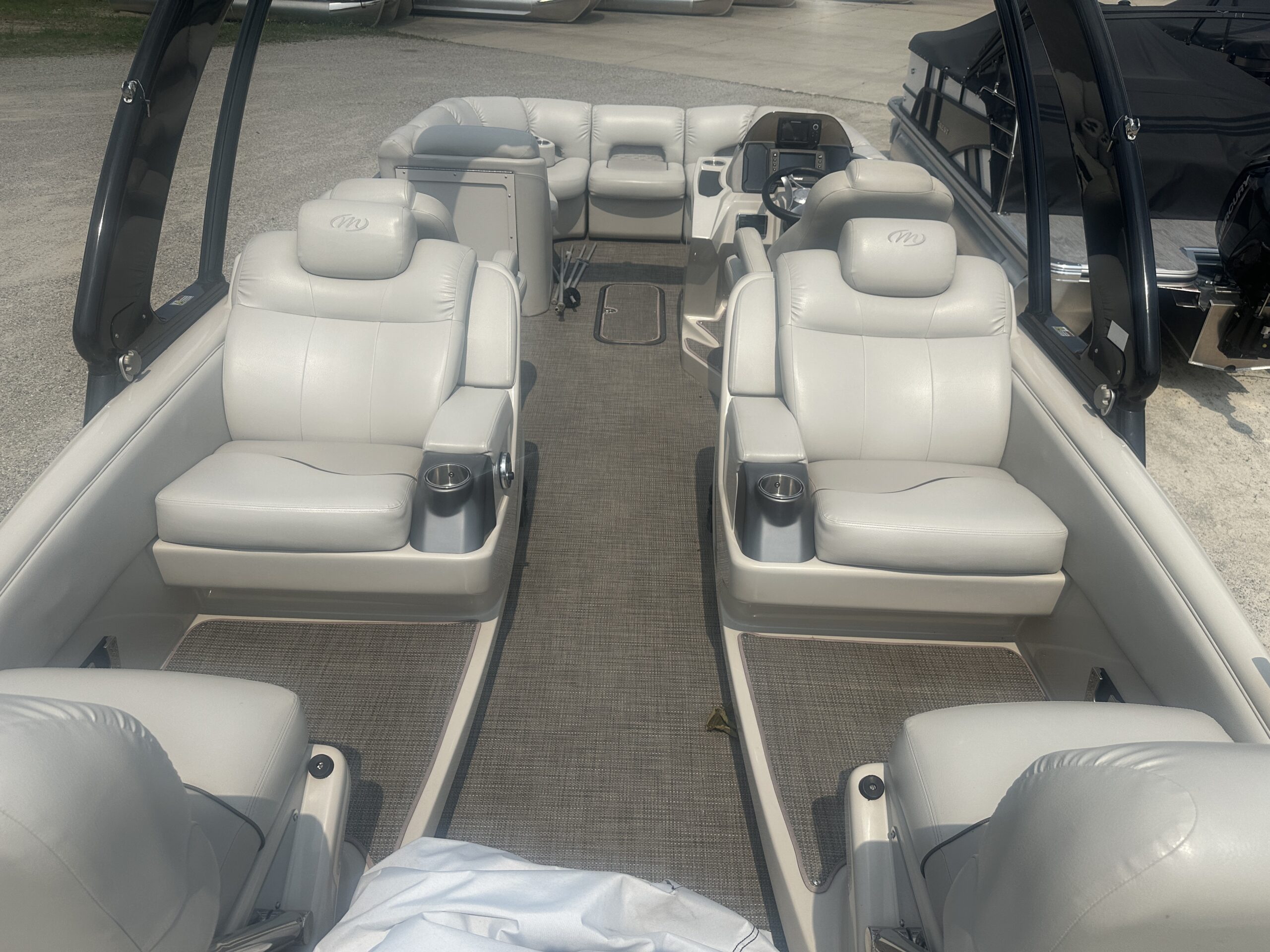 2016 Manitou Legacy SHP  250hp Evinrude E-tec