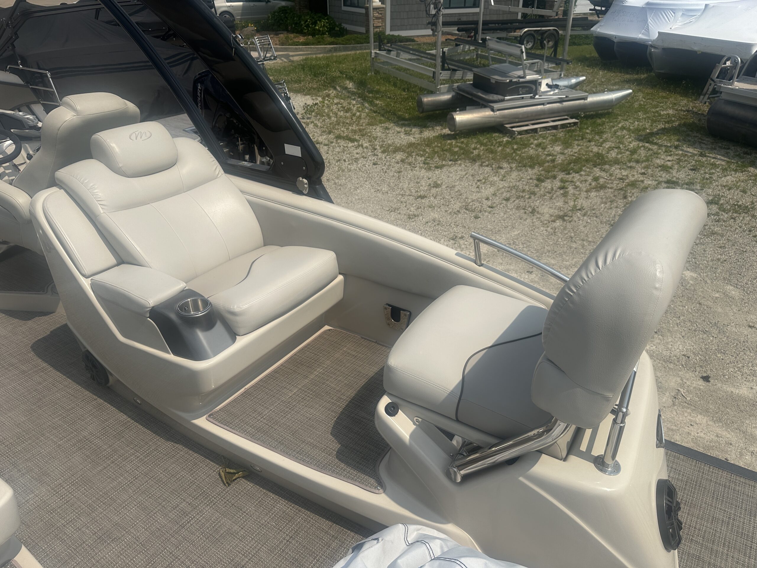 2016 Manitou Legacy SHP  250hp Evinrude E-tec