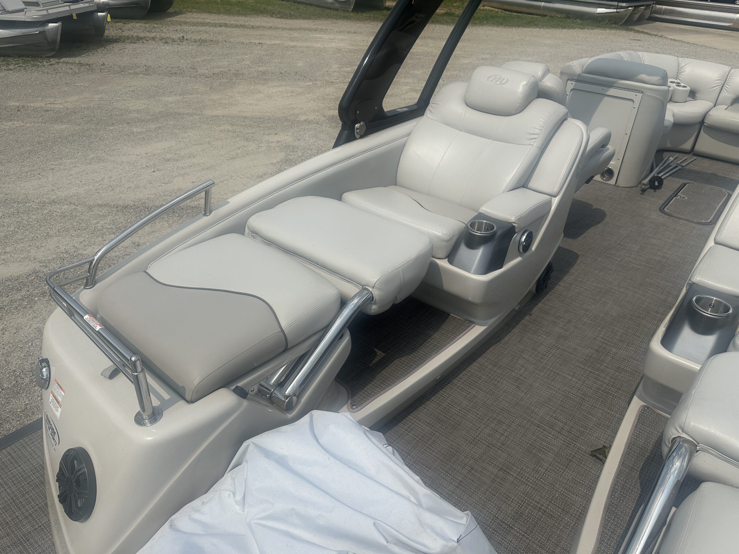 2016 Manitou Legacy SHP  250hp Evinrude E-tec