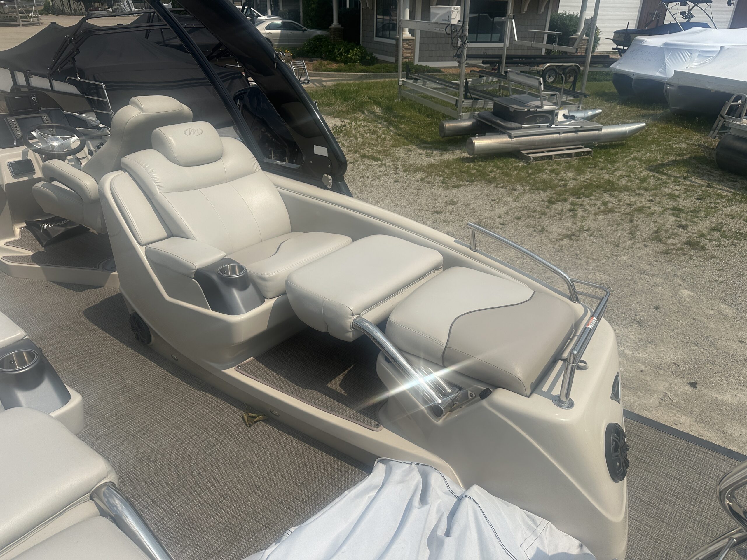 2016 Manitou Legacy SHP  250hp Evinrude E-tec