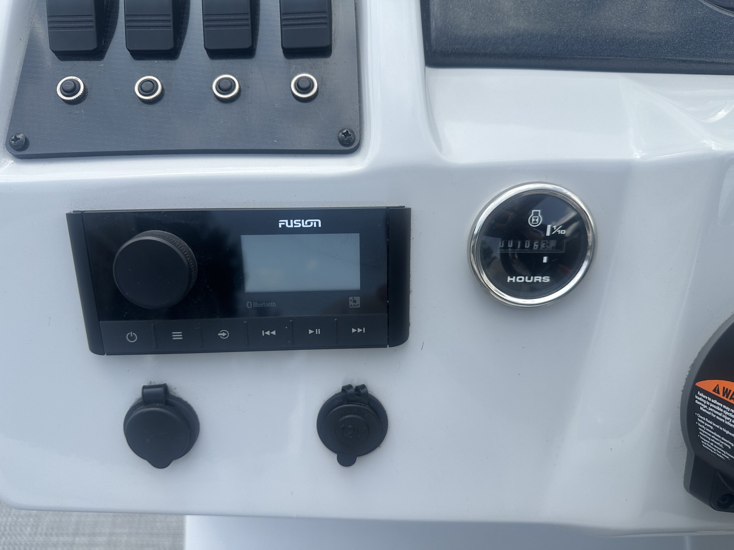 2022 Crest Classic LX 200 L Group Tri Toon  Mercury 115hp Pro XS