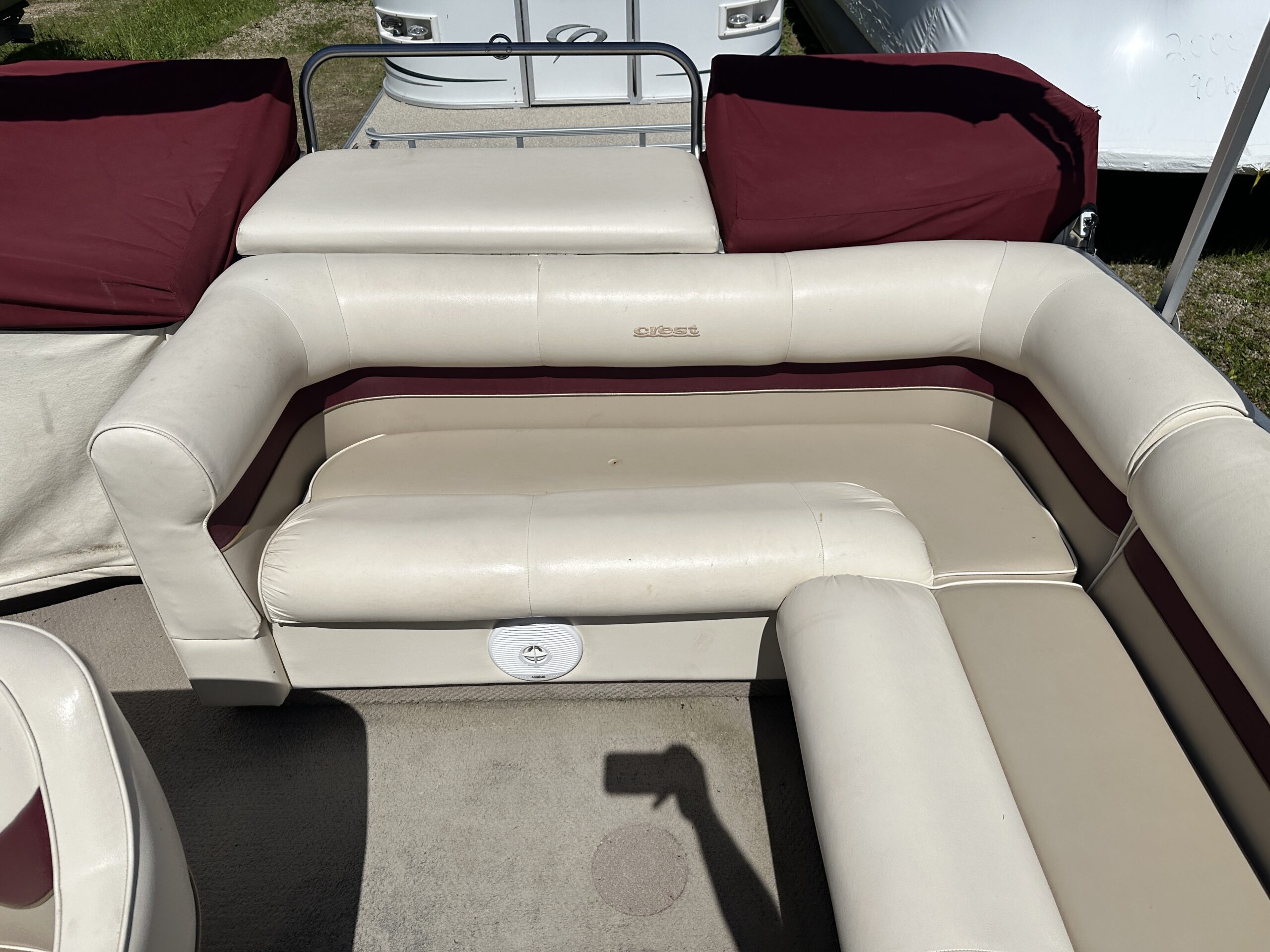 1999 Crest III 25'  Mercury 40hp 4 stroke