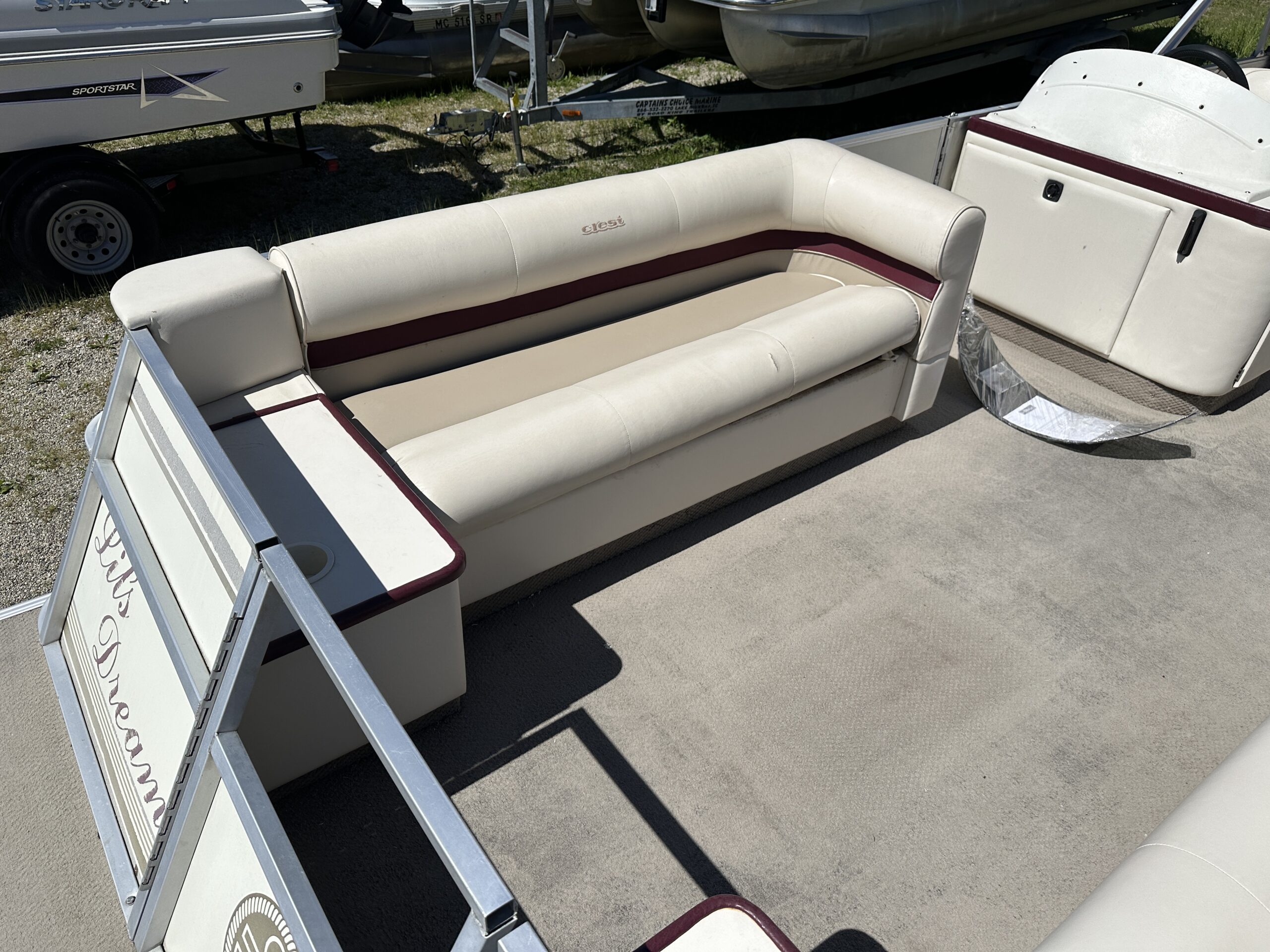 1999 Crest III 25'  Mercury 40hp 4 stroke