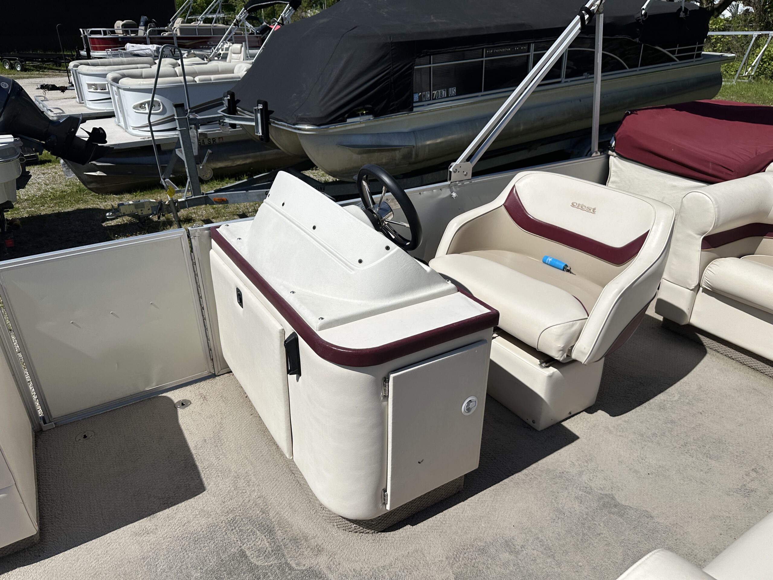 1999 Crest III 25'  Mercury 40hp 4 stroke