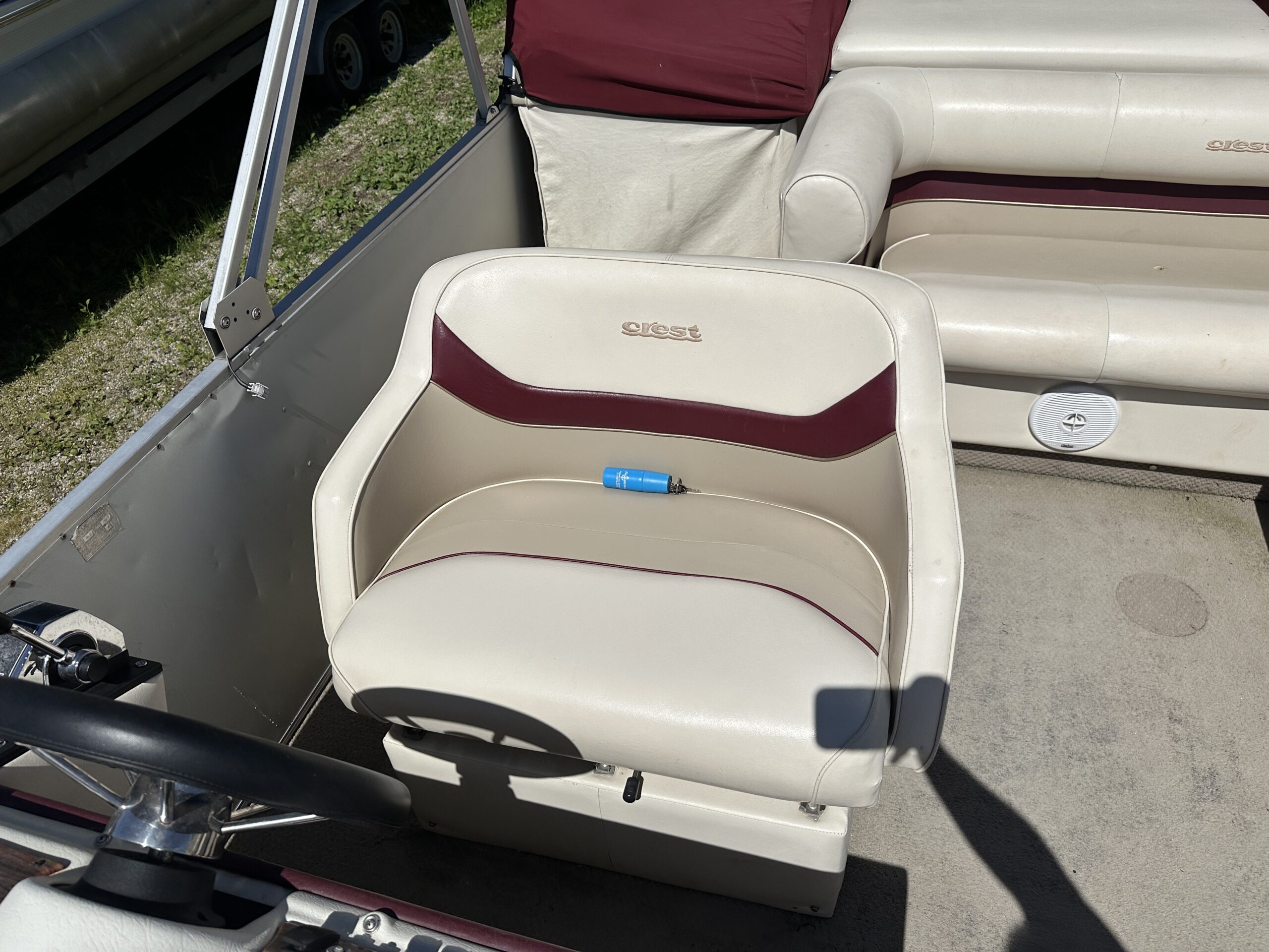 1999 Crest III 25'  Mercury 40hp 4 stroke