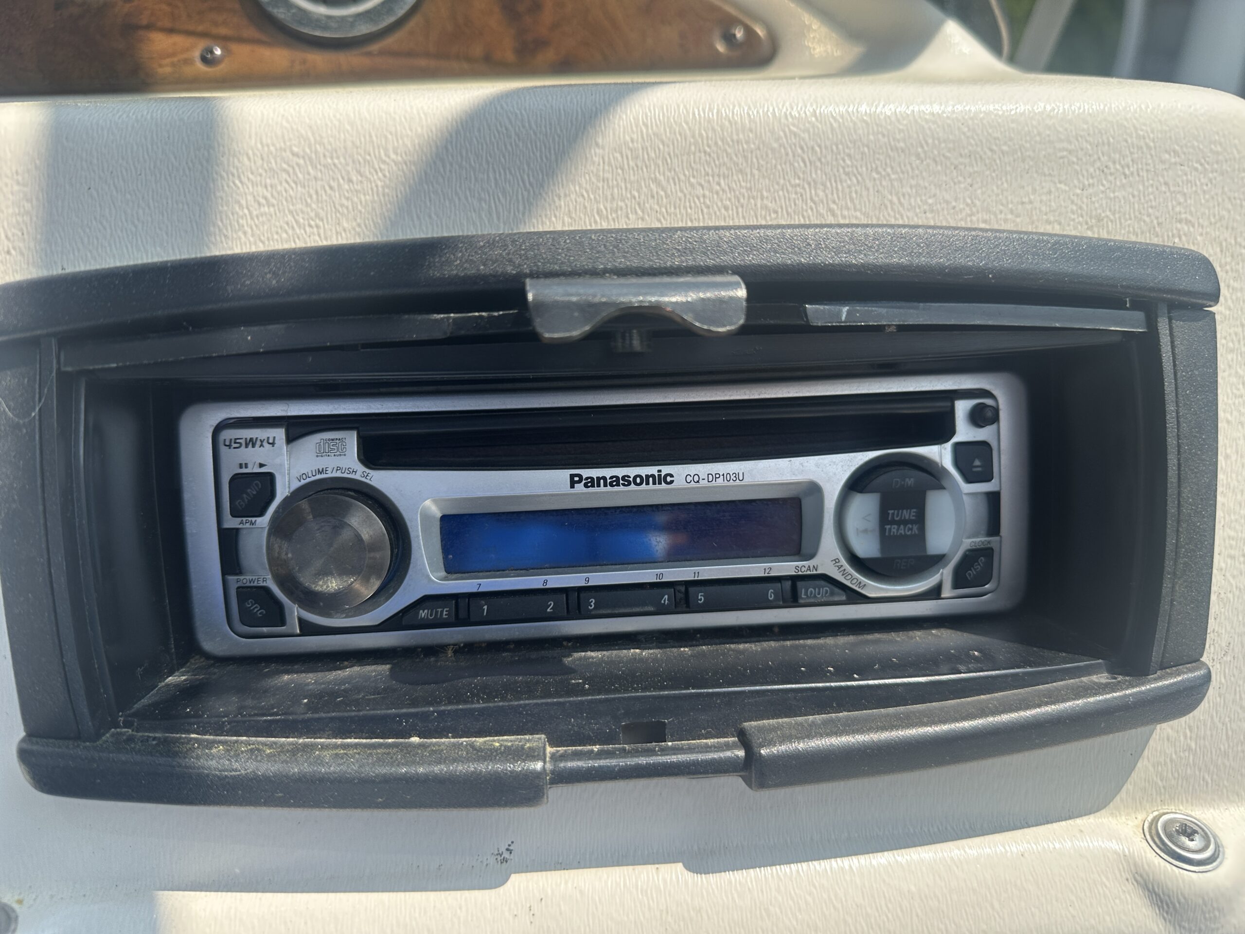 2004 Crest II 20'  Mercury 50hp EFI 4 Stroke