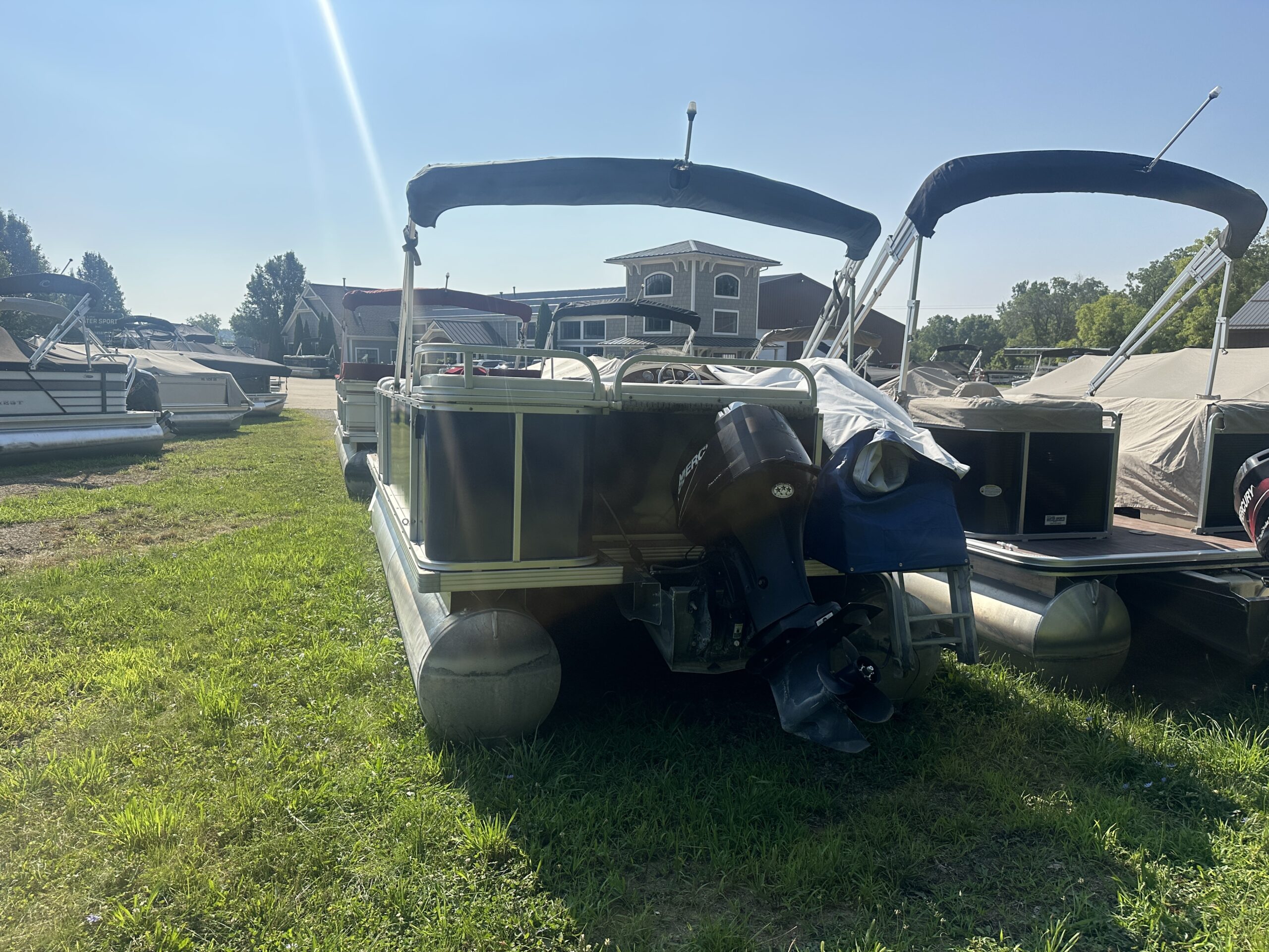 2004 Crest II 20'  Mercury 50hp EFI 4 Stroke