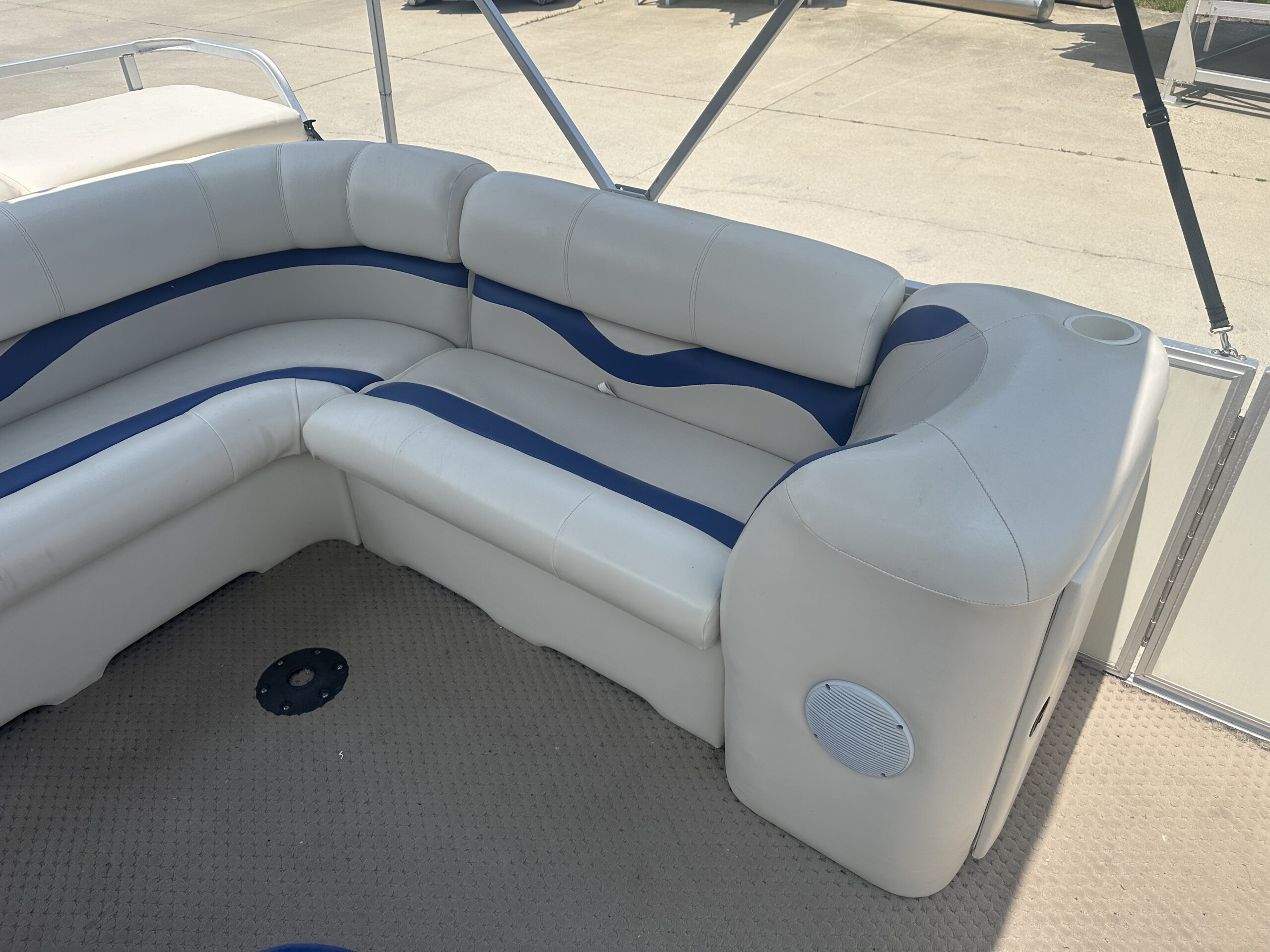 2004 Crest II 20'  Mercury 50hp EFI 4 Stroke