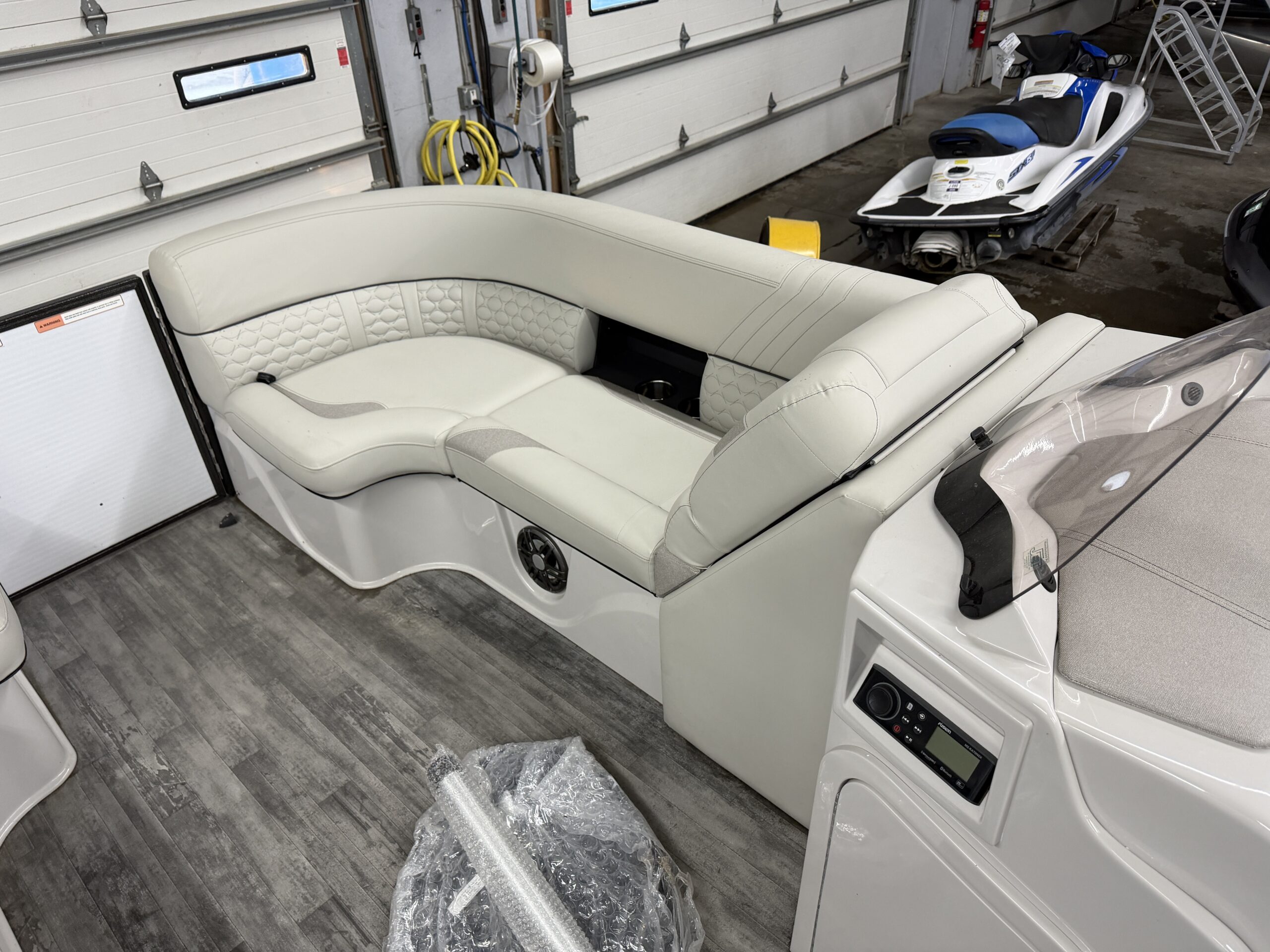 2021 Crest Caribbean LX 230  Mercury 115hp  Sea Legs