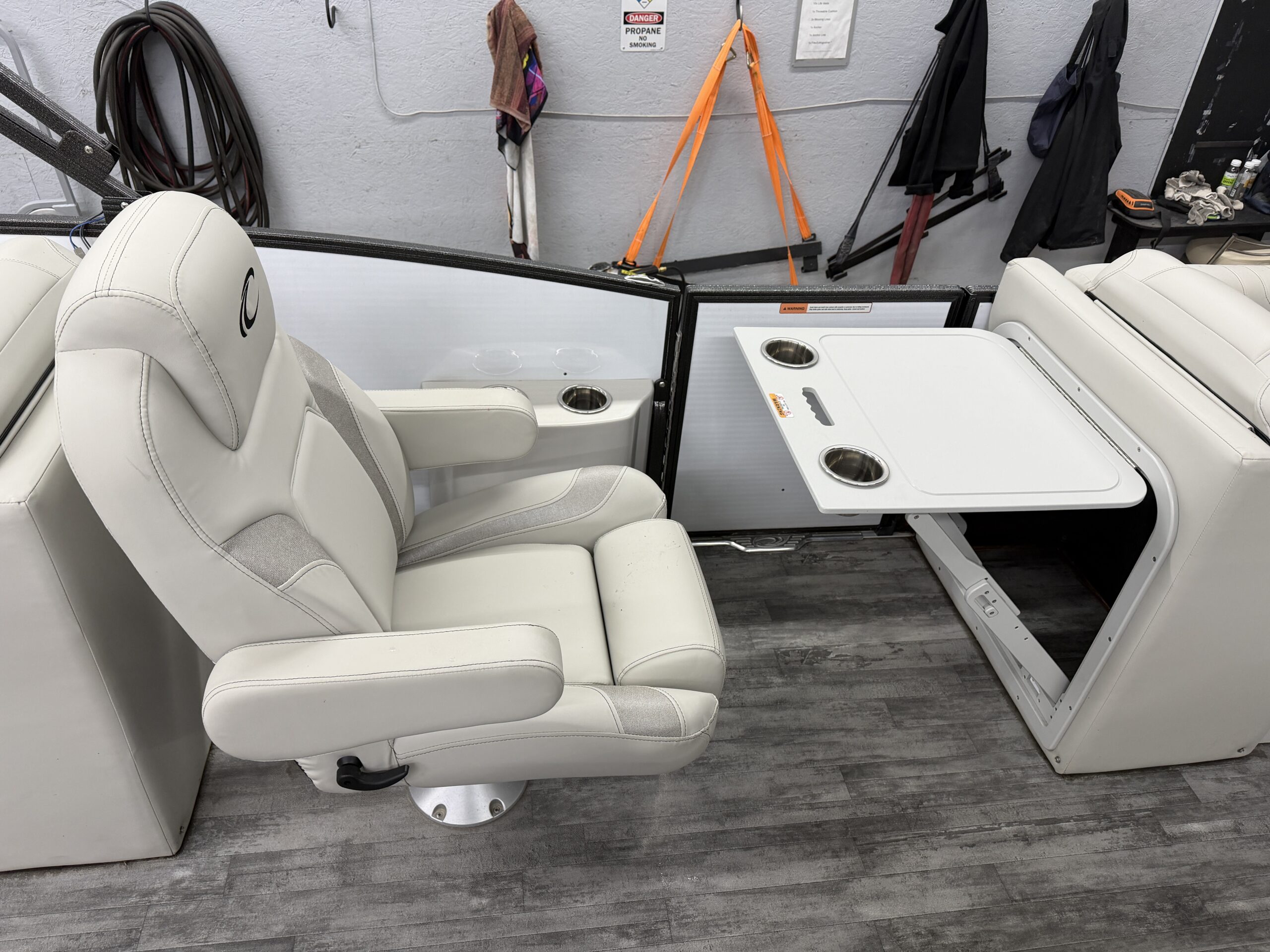 2021 Crest Caribbean LX 230  Mercury 115hp  Sea Legs