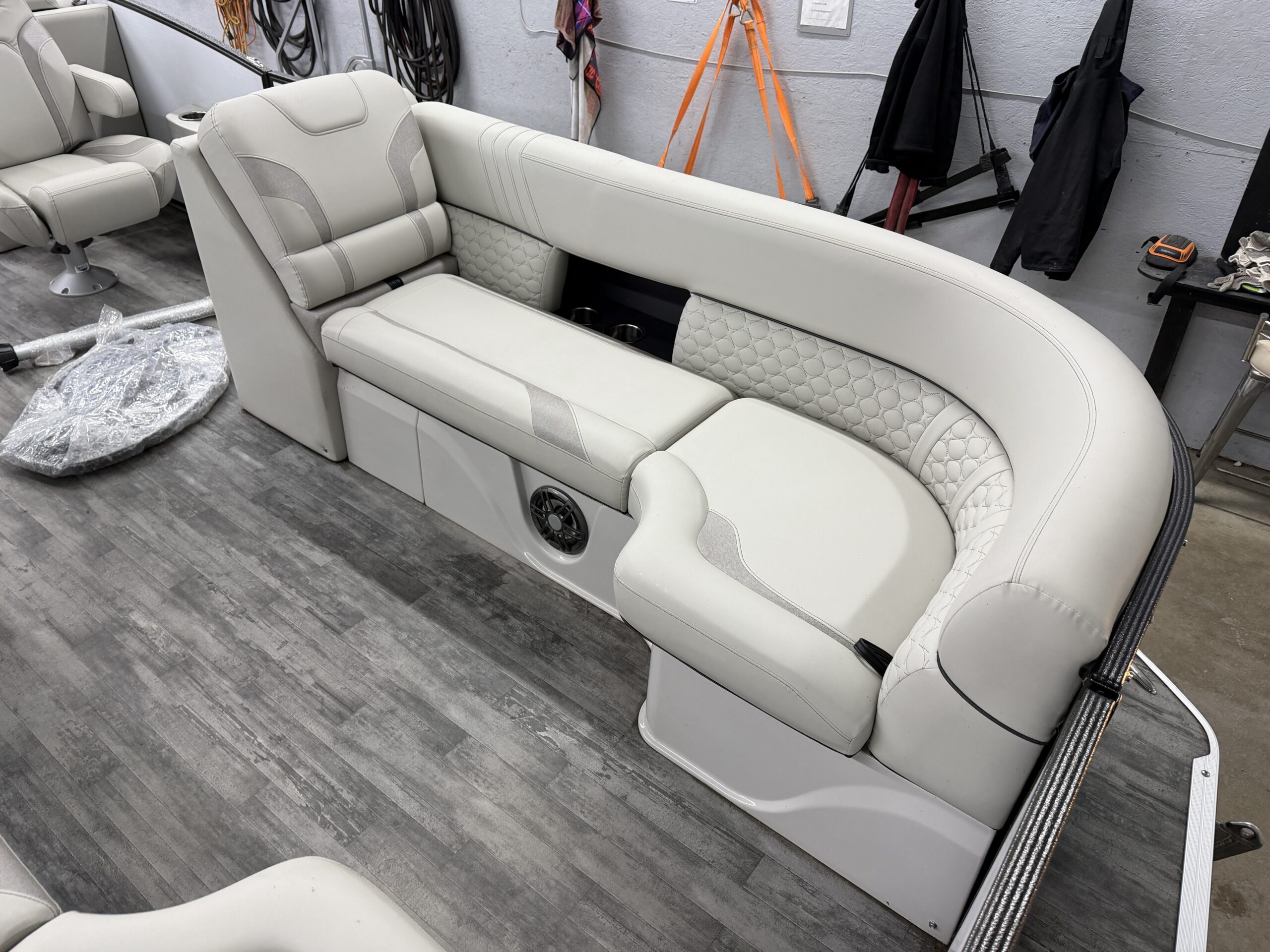 2021 Crest Caribbean LX 230  Mercury 115hp  Sea Legs